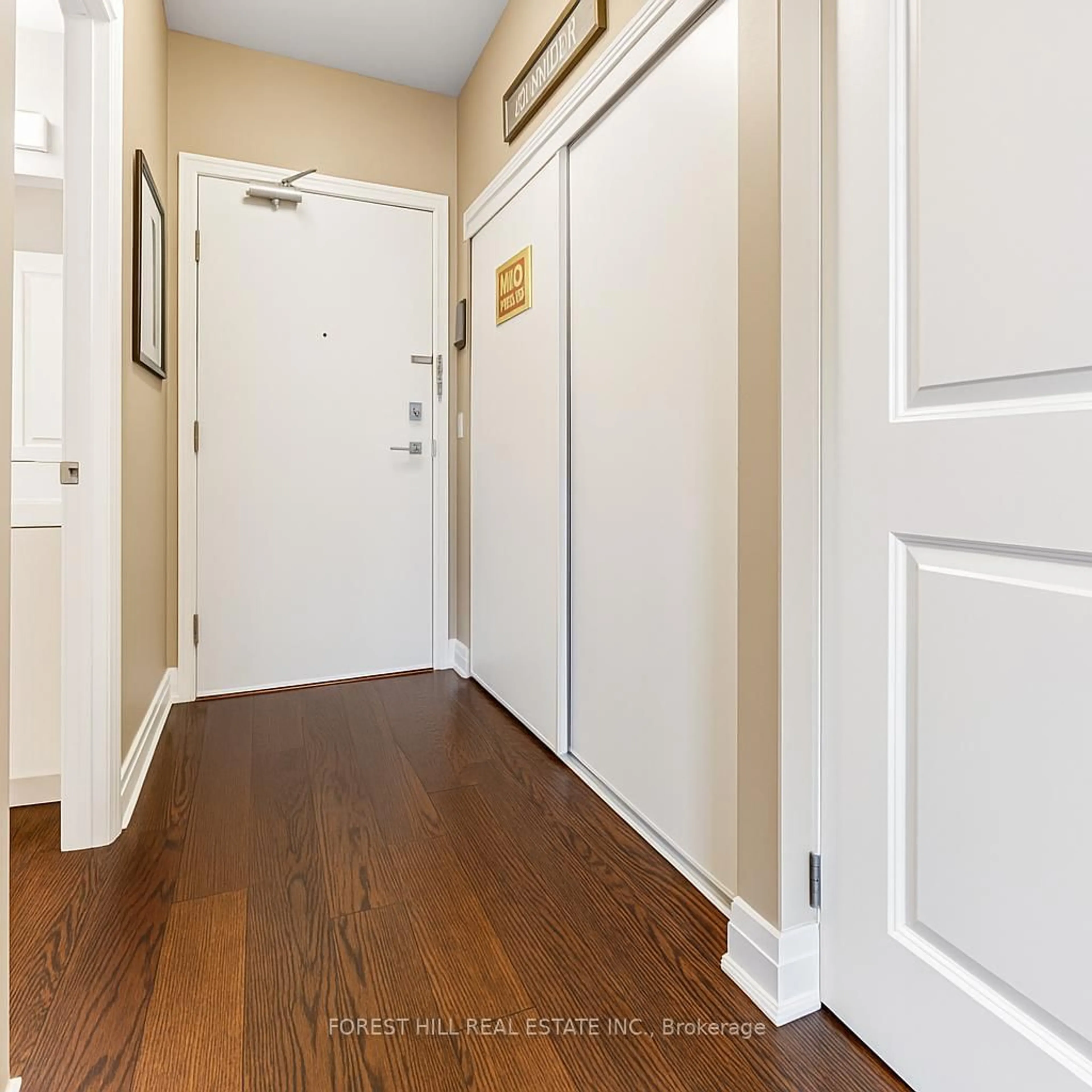 Indoor entryway for 530 St. Clair Ave #508, Toronto Ontario M6C 0A2