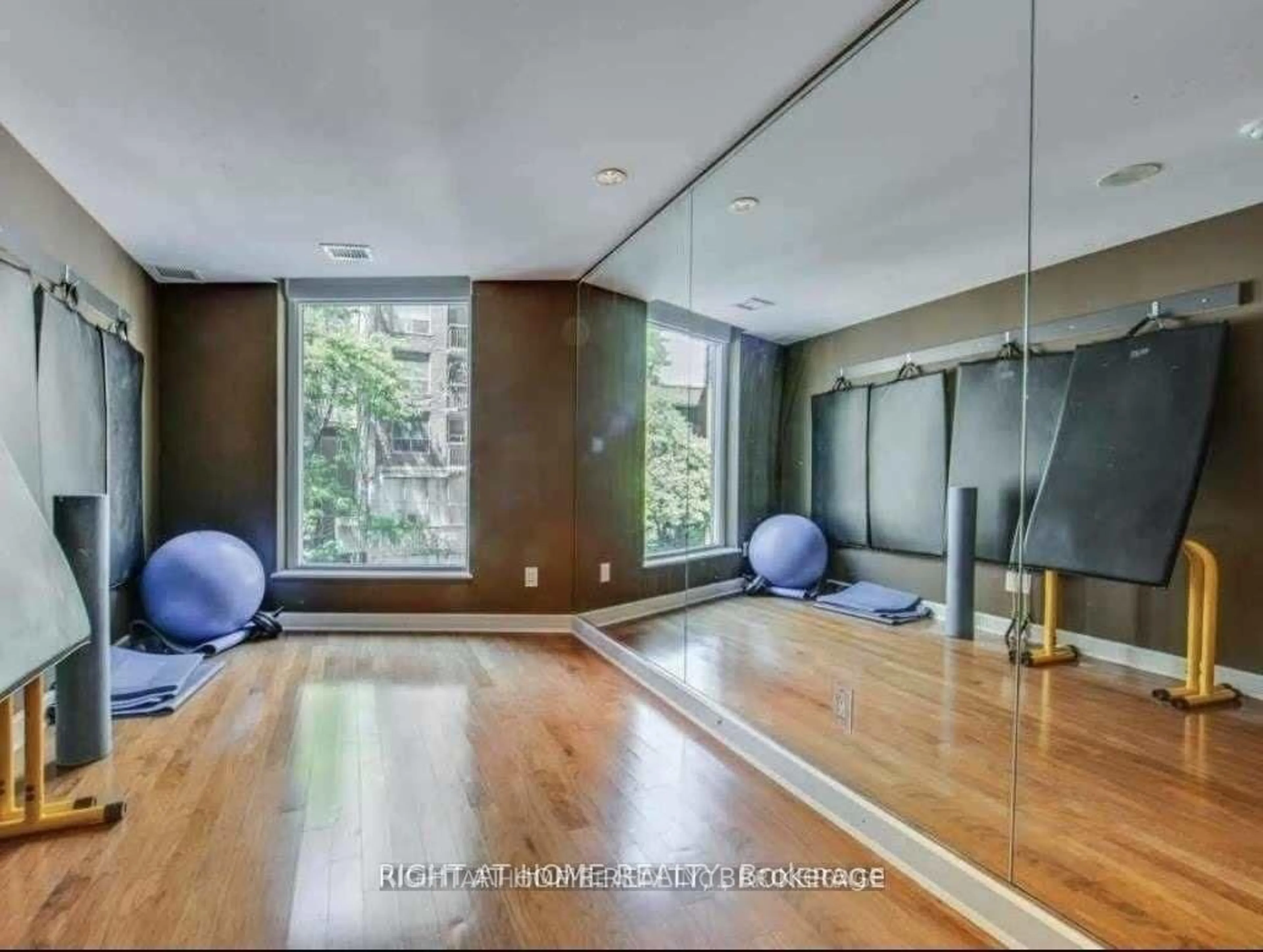 Unknown for 8 Scollard St #1109, Toronto Ontario M5R 1M2