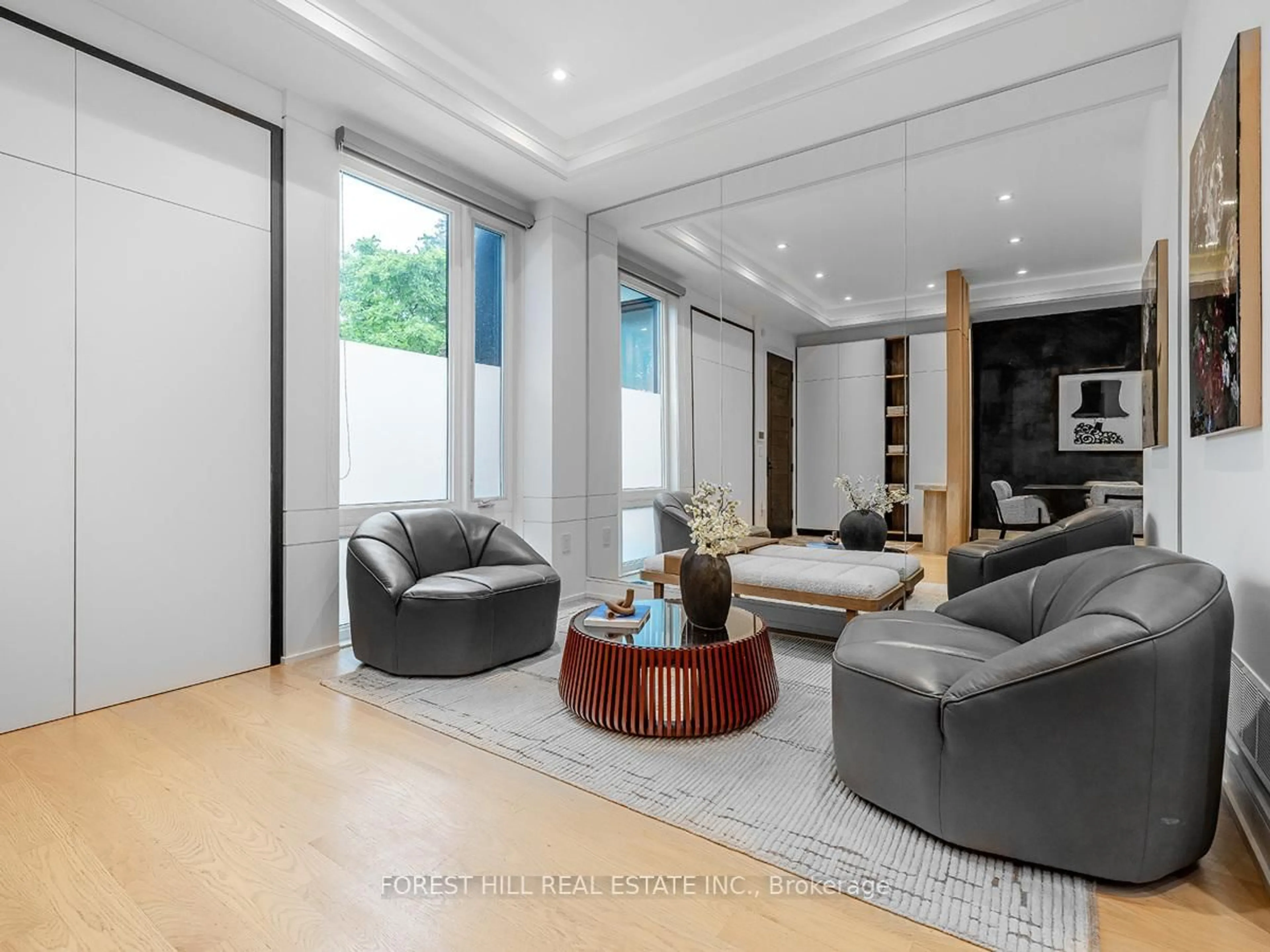 Living room with furniture, unknown for 534 Rushton Rd, Toronto Ontario M6C 2Y5
