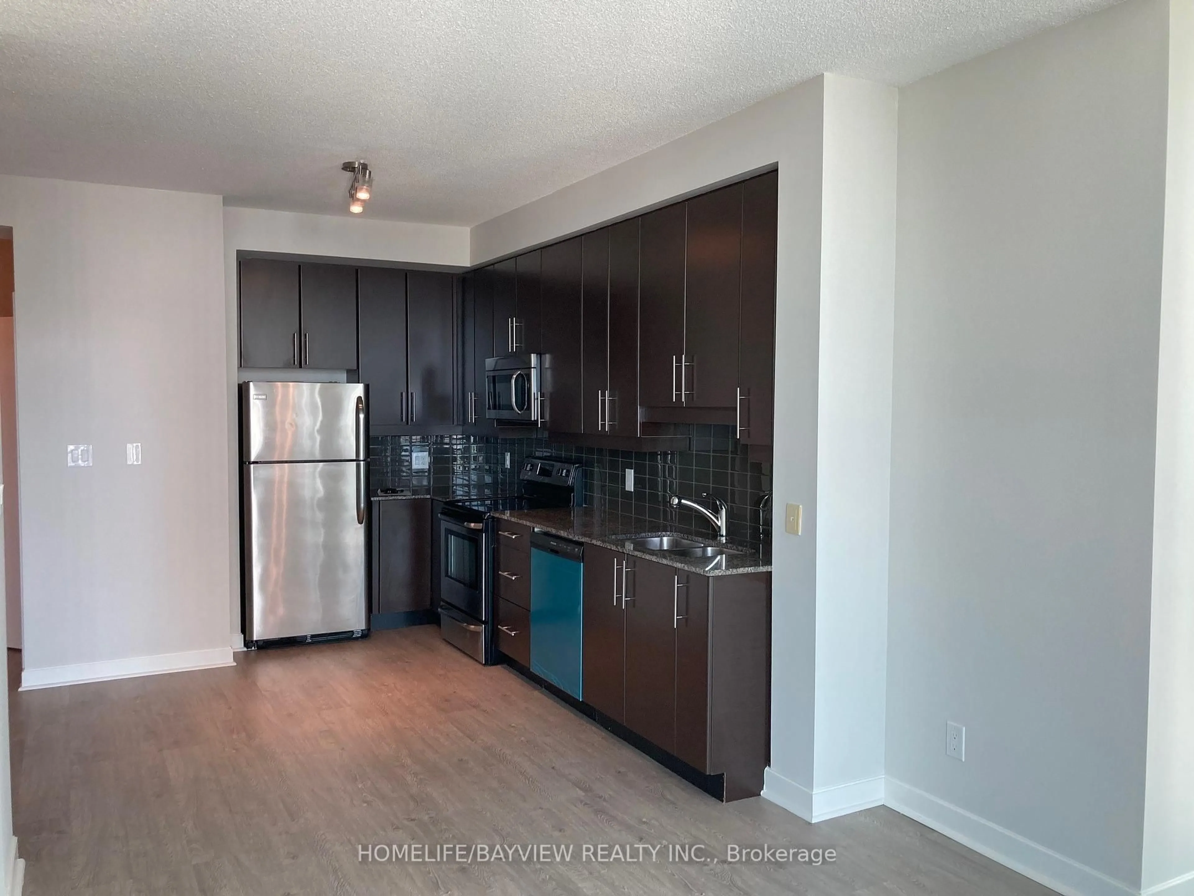 Standard kitchen, wood/laminate floor for 33 Bay St #3506, Toronto Ontario M5J 2Z3