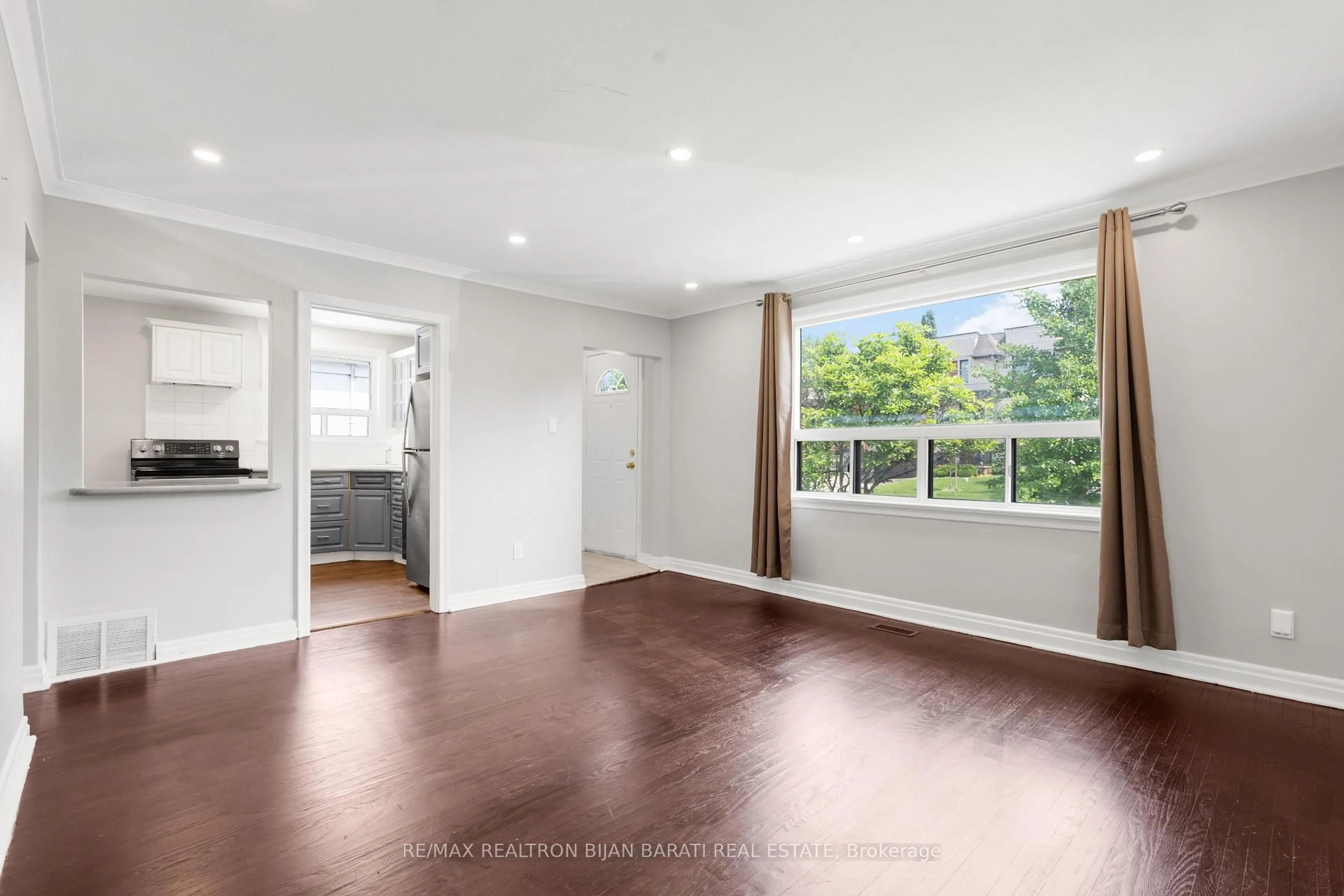 A pic of a room for 36 Cobden St, Toronto Ontario M2R 1S2