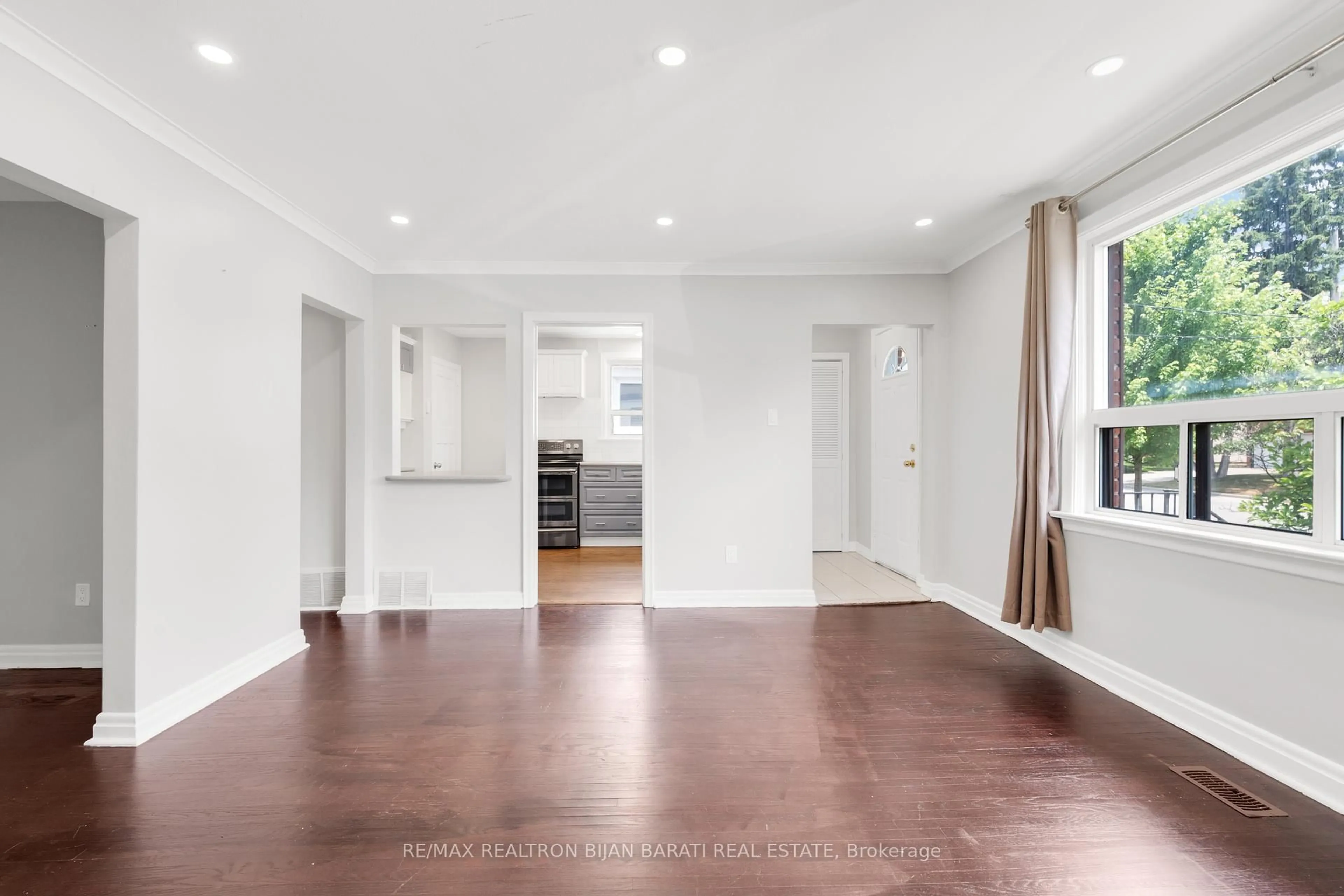 Unknown for 36 Cobden St, Toronto Ontario M2R 1S2