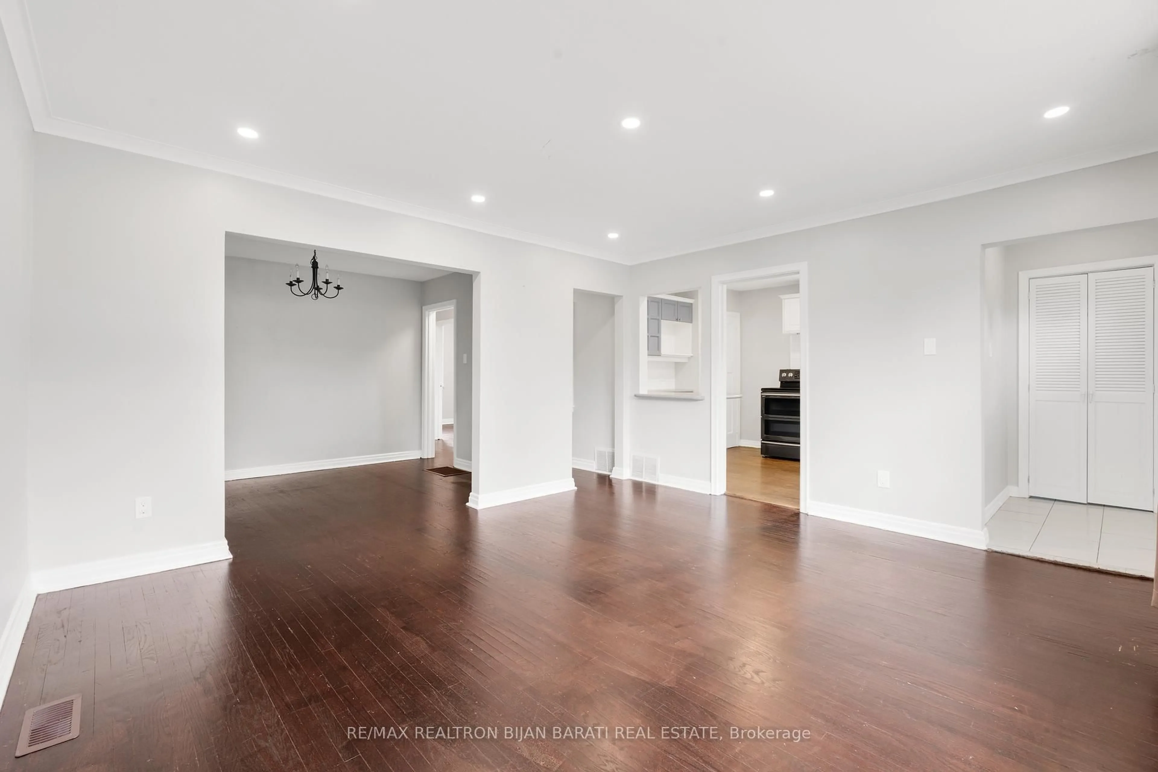 A pic of a room for 36 Cobden St, Toronto Ontario M2R 1S2