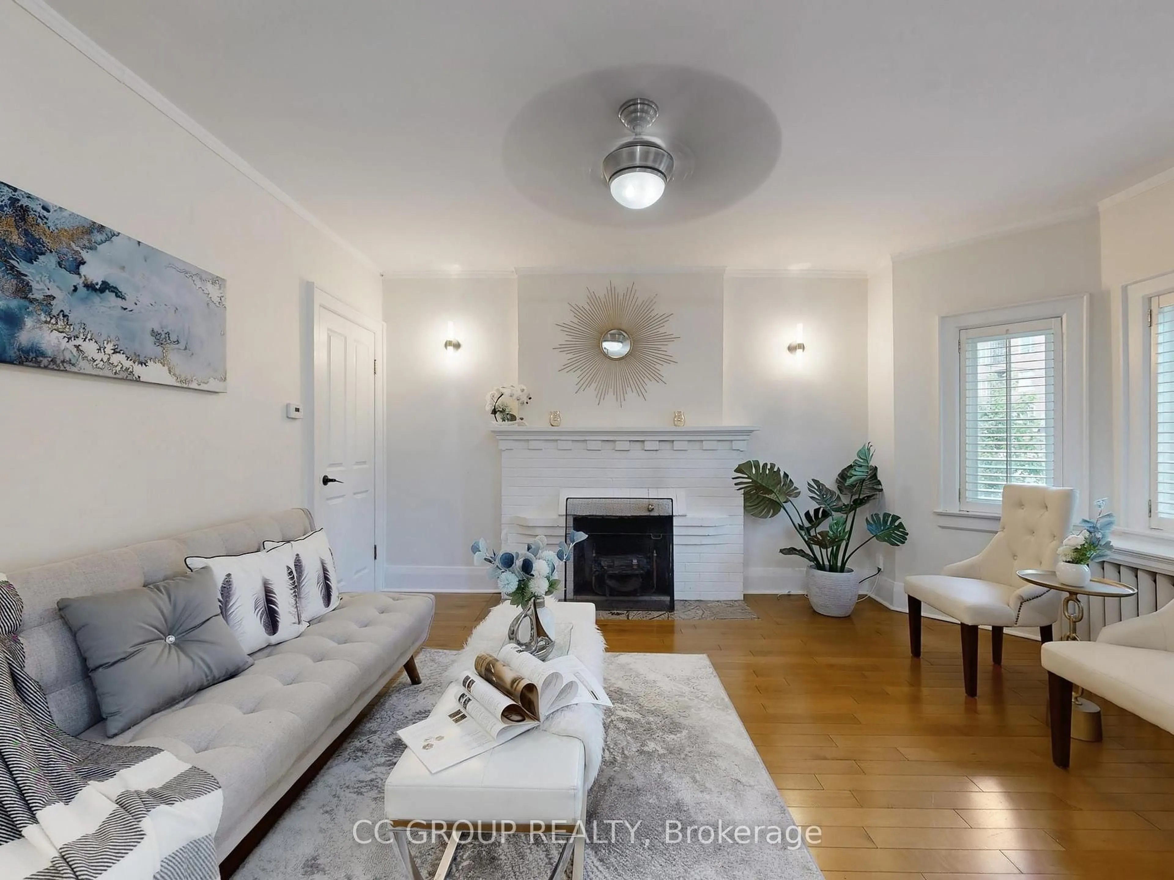 Living room with furniture, unknown for 162 St Clair Ave, Toronto Ontario M4T 1N8