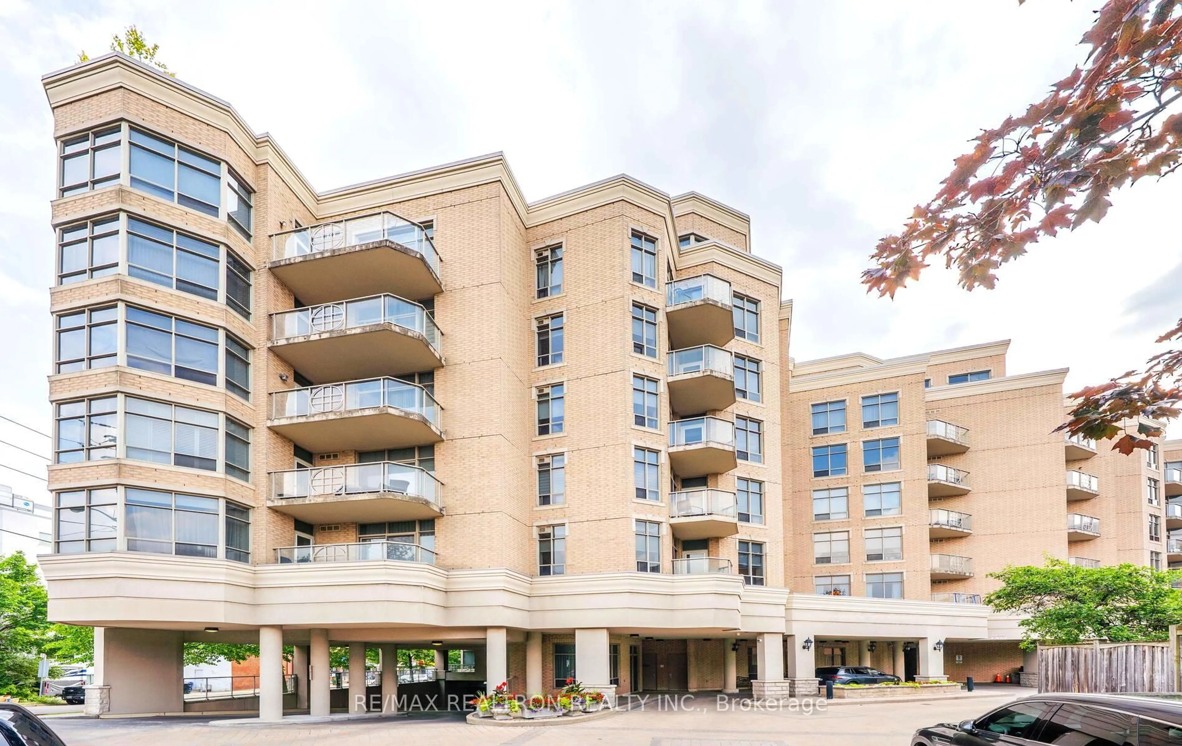 Patio, building for 1 Glen Park Ave #605, Toronto Ontario M6B 4M5