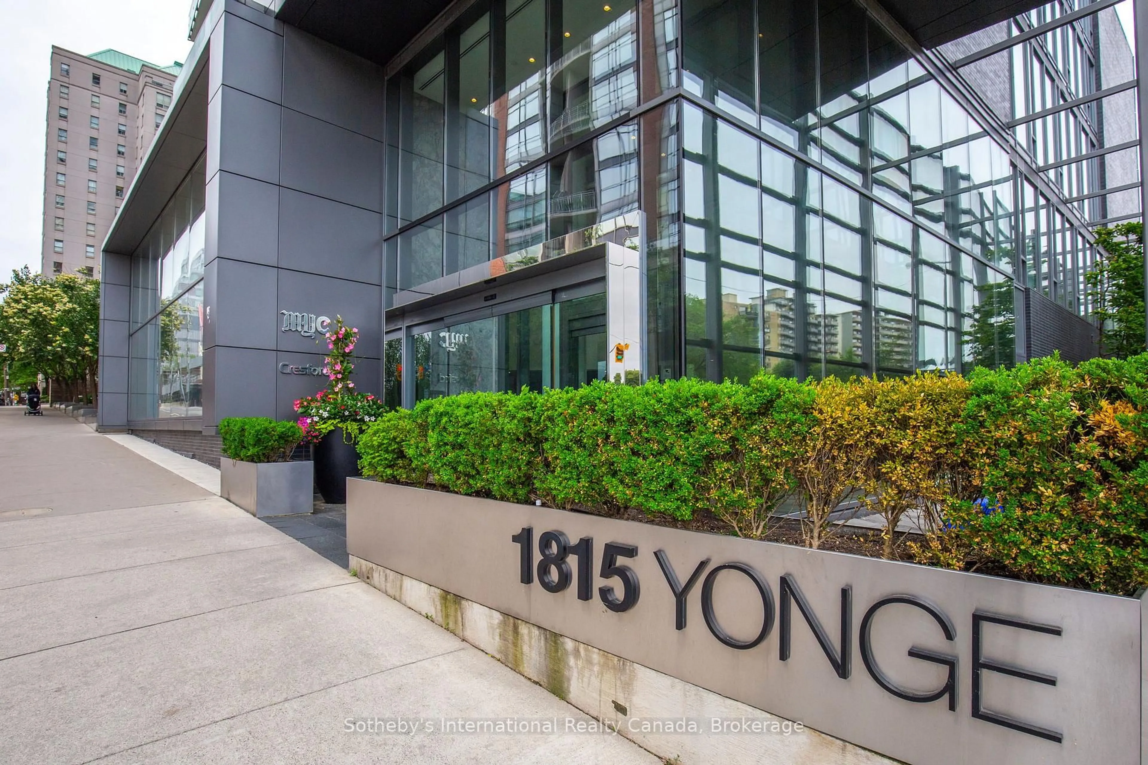 Indoor foyer for 1815 Yonge St #1806, Toronto Ontario M4T 2A4