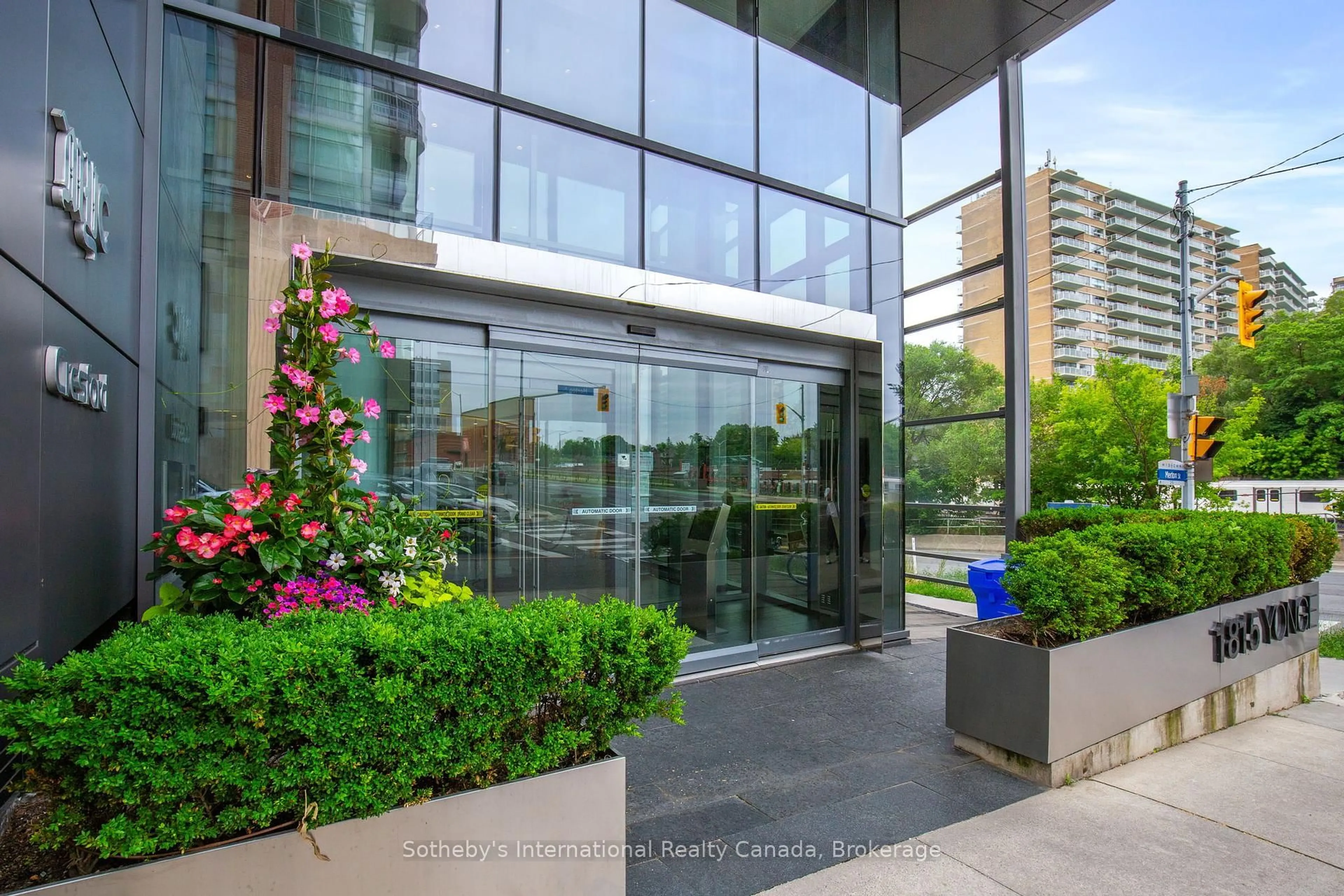 Indoor foyer for 1815 Yonge St #1806, Toronto Ontario M4T 2A4