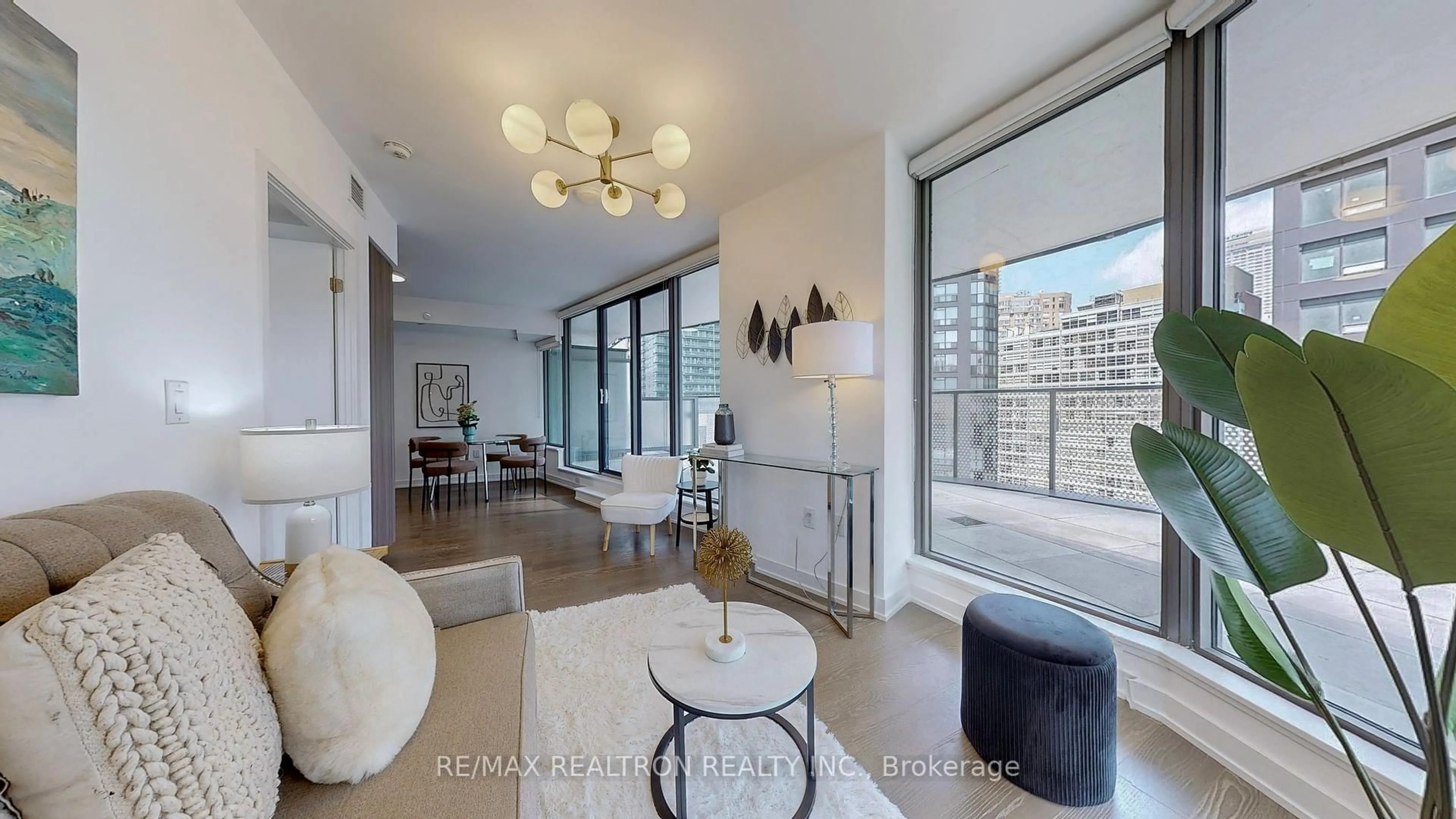 Living room with furniture, unknown for 11 Wellesley St #811, Toronto Ontario M4Y 0G4