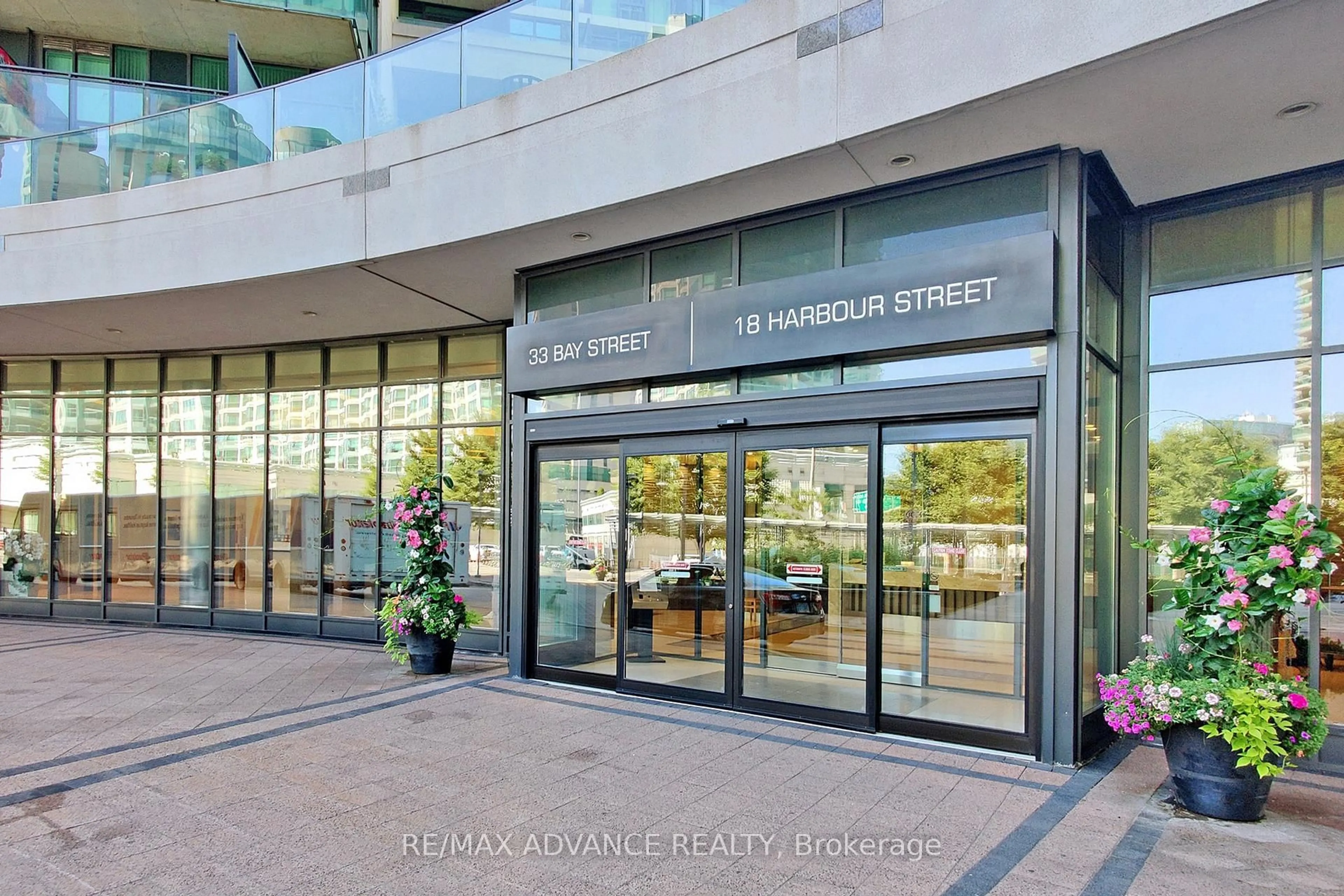 Indoor foyer for 33 Bay St #4713, Toronto Ontario M5J 2Z3