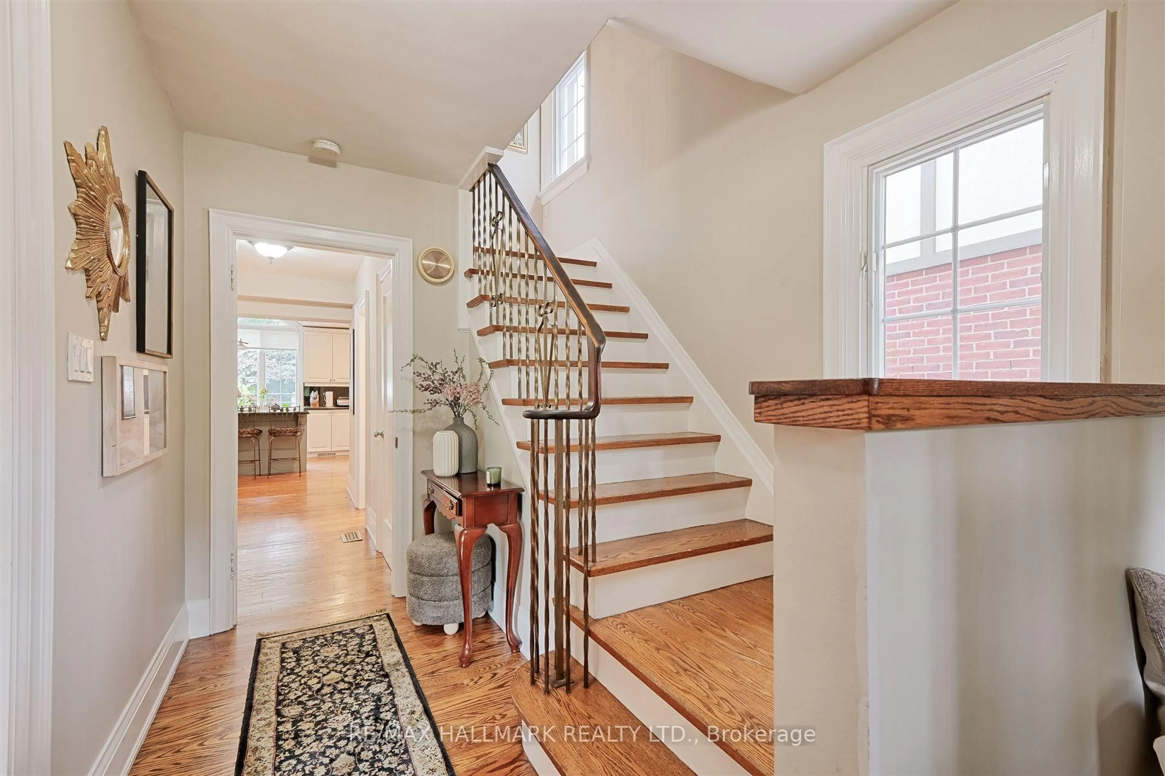 Indoor entryway for 4 Rykert Cres, Toronto Ontario M4G 2S9