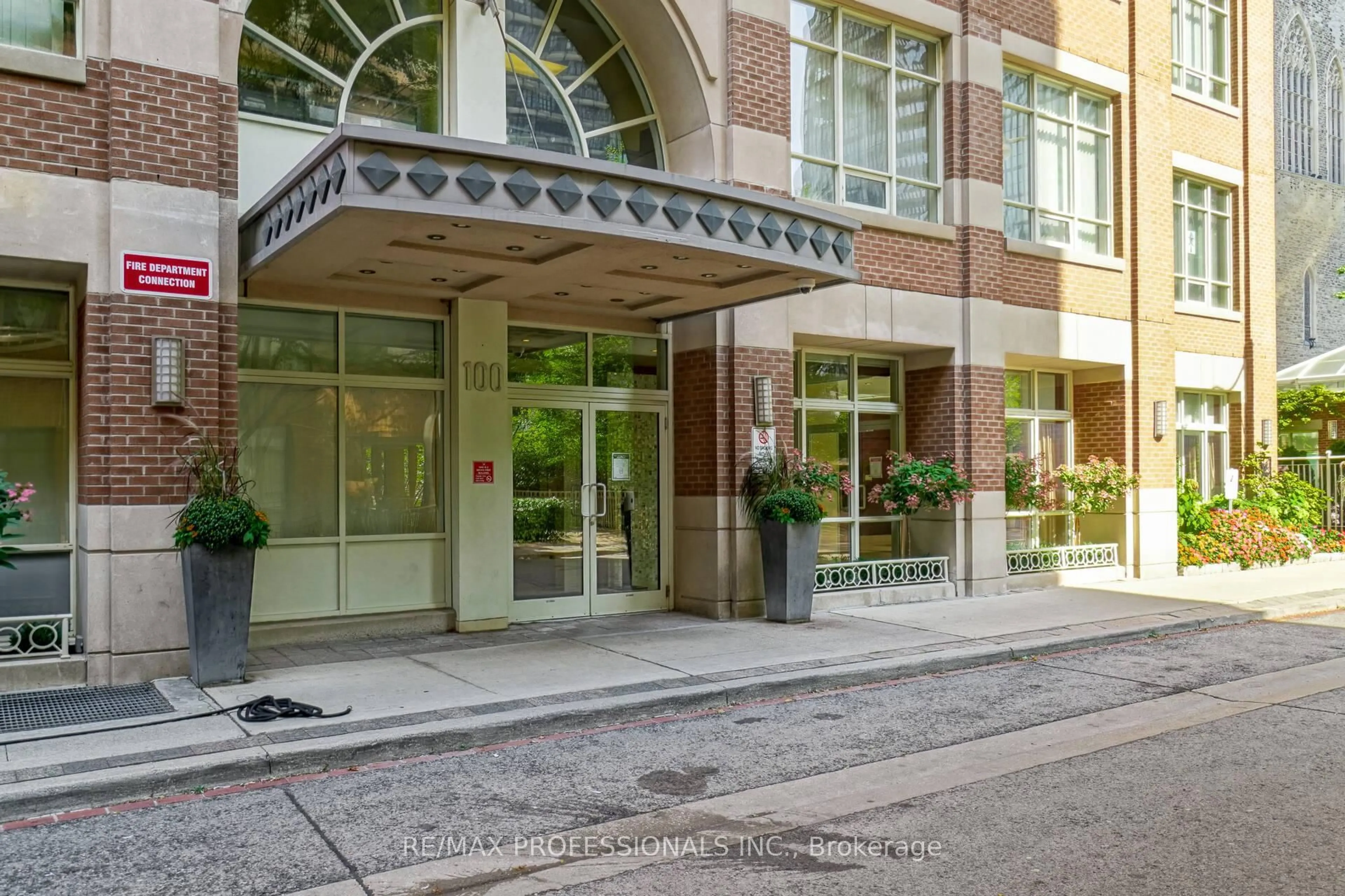 Indoor foyer for 100 Hayden St #1107, Toronto Ontario M4Y 3C7
