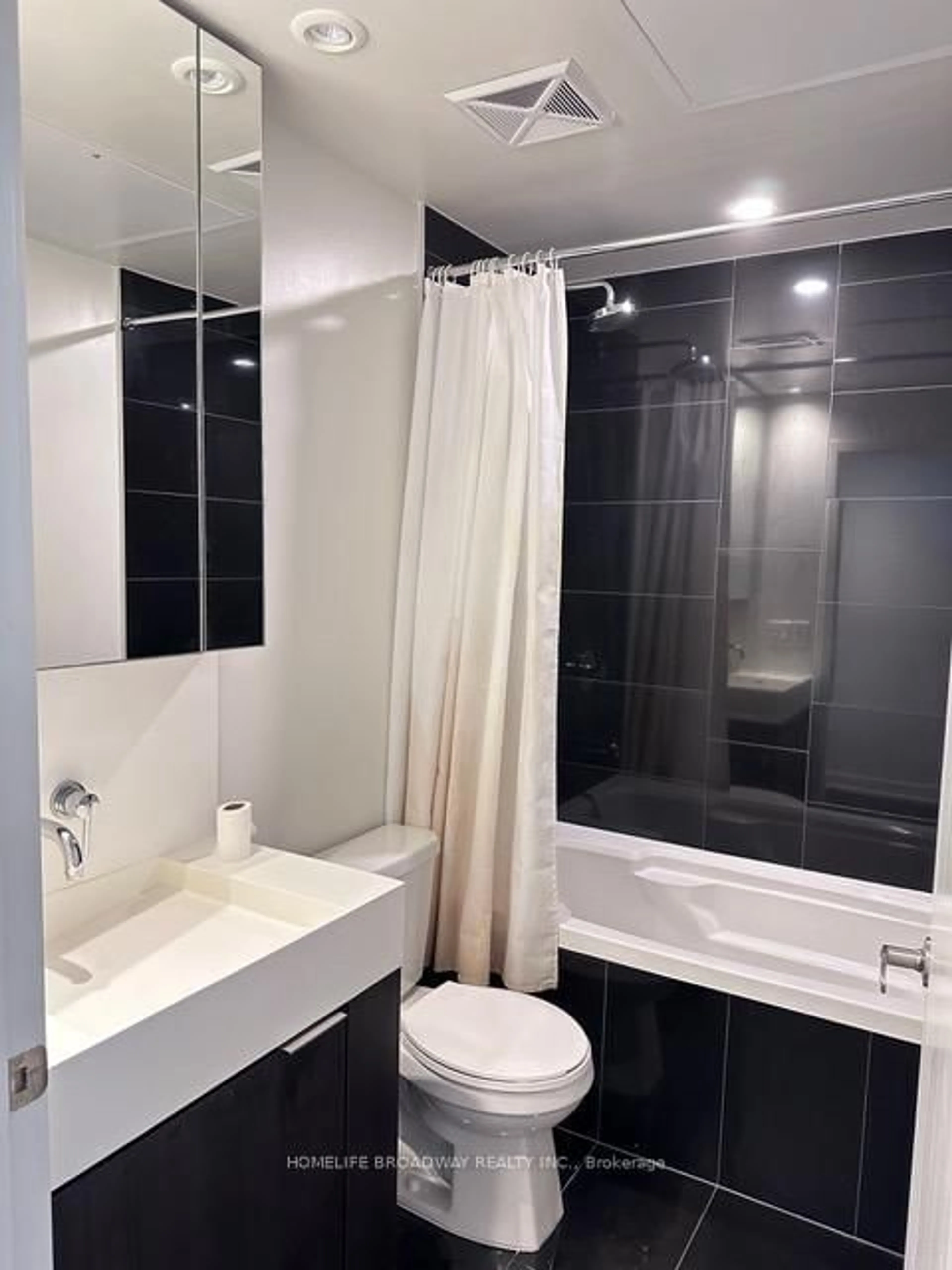 Standard bathroom, ceramic/tile floor for 15 Lower Jarvis St #2309, Toronto Ontario M5E 0C4