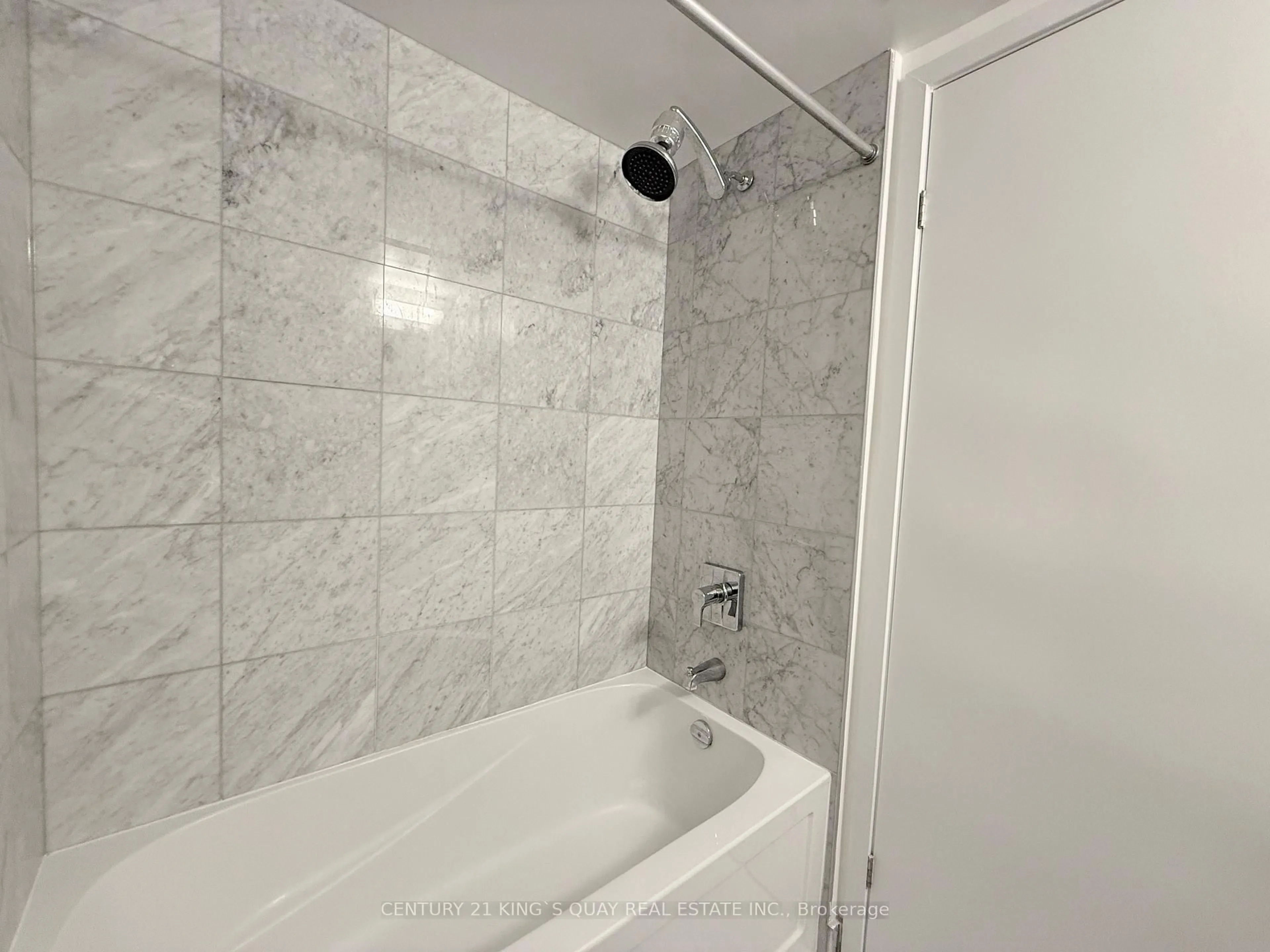 Standard bathroom, ceramic/tile floor for 12 York St #5101, Toronto Ontario M5J 0A9