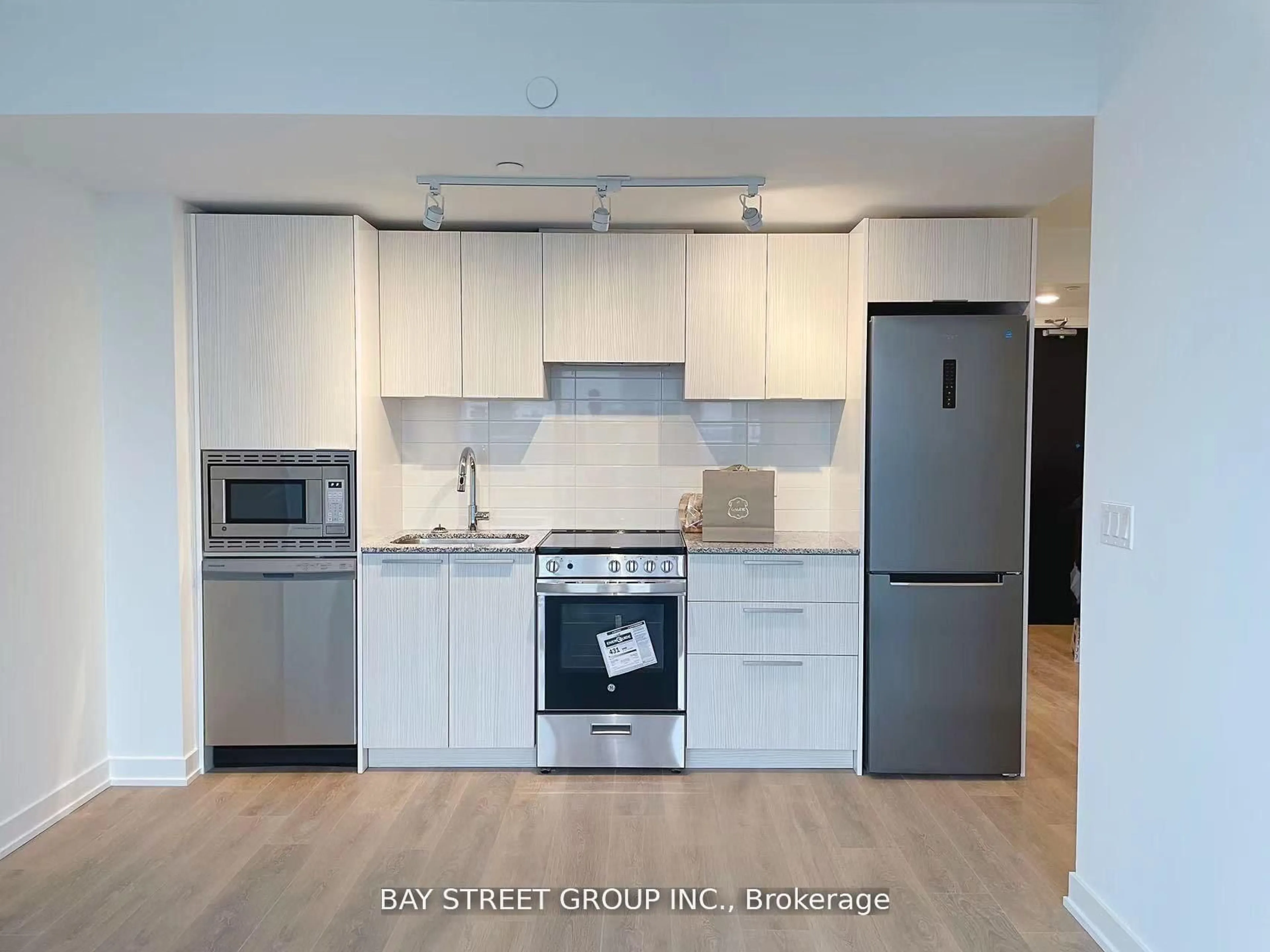 Standard kitchen, wood/laminate floor for 501 Yonge St #4805, Toronto Ontario M4Y 0G8