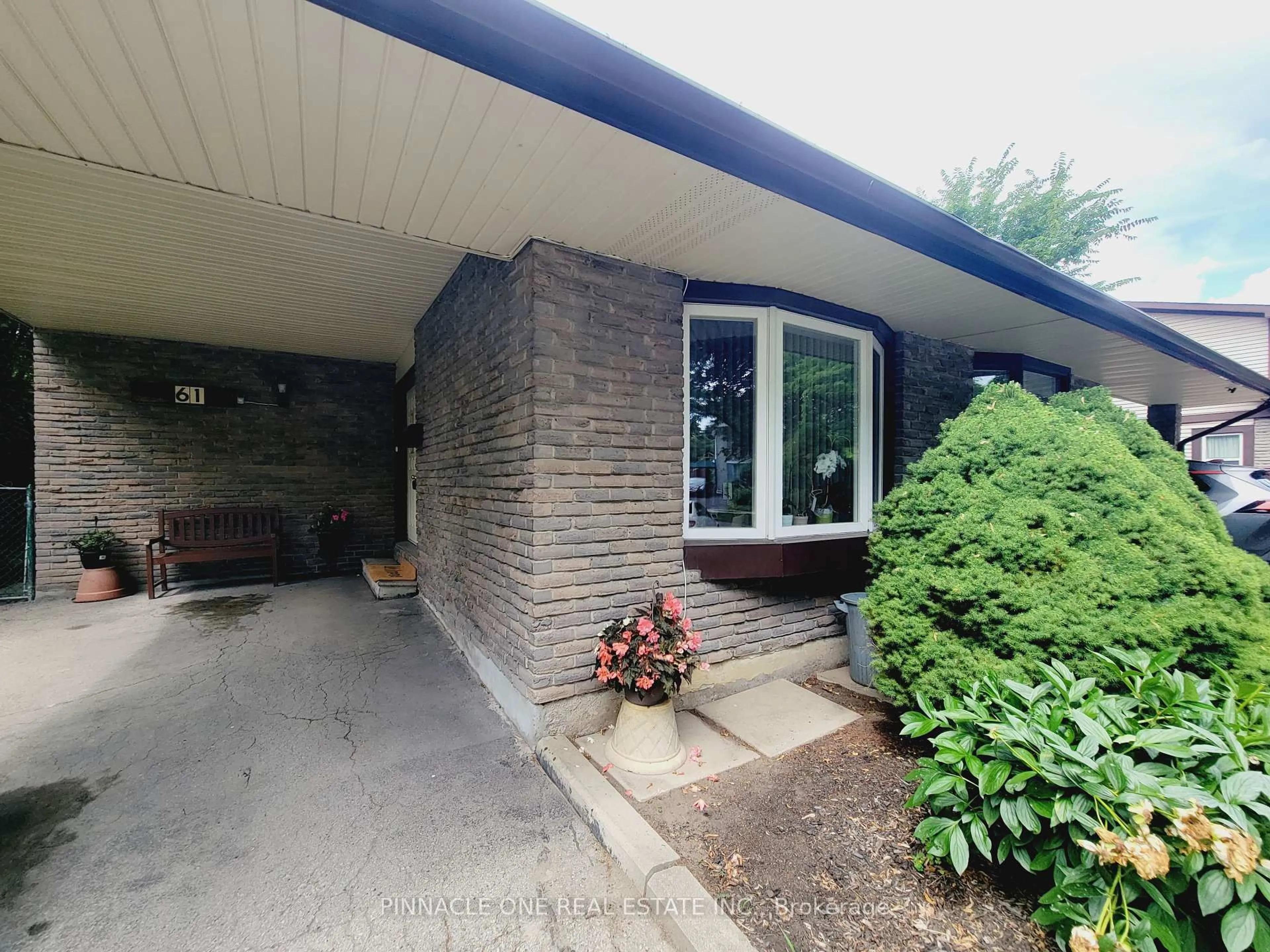 Unknown for 61 Applegate Cres, Toronto Ontario M2H 2R5