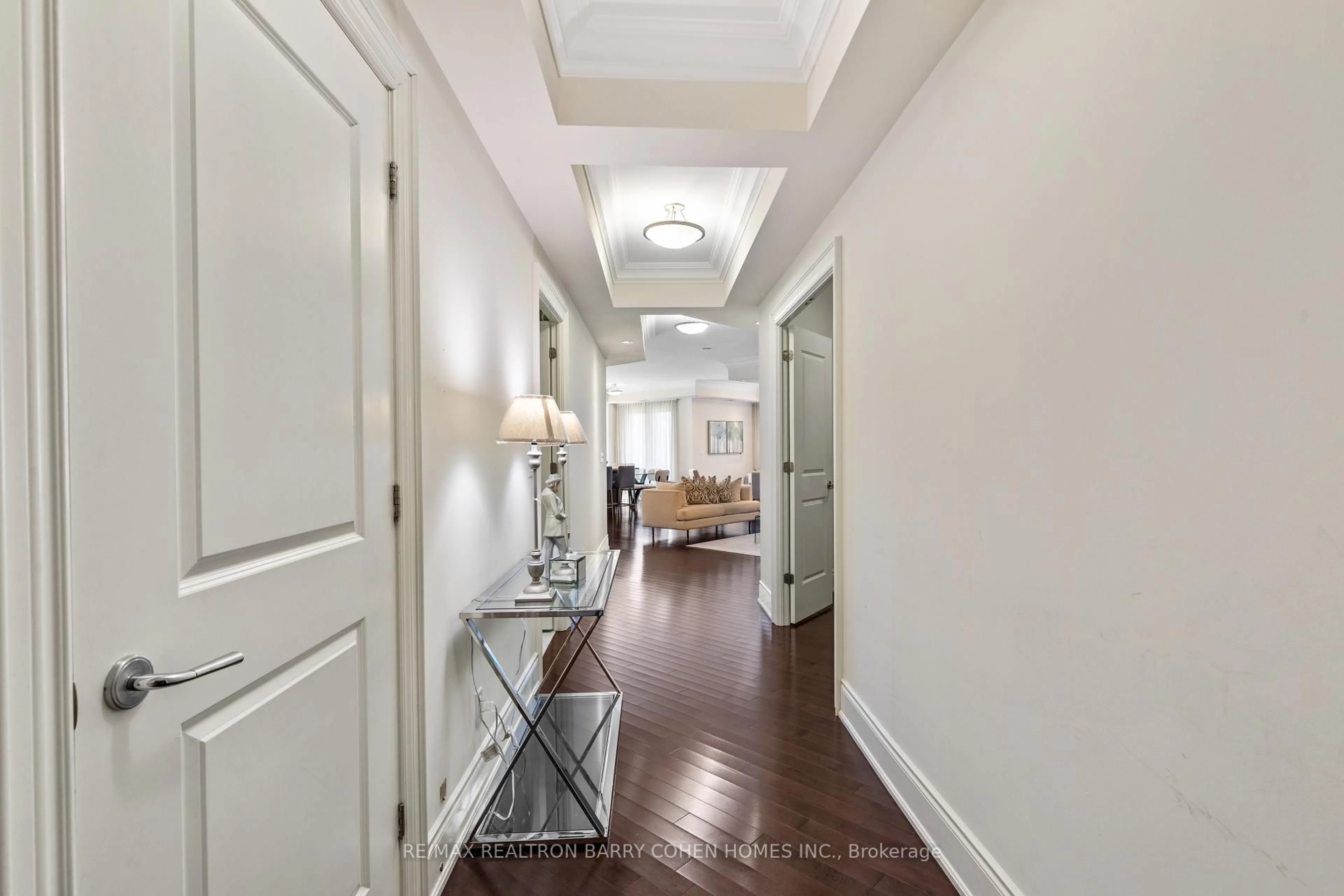 Indoor foyer for 1717 Avenue Rd #314, Toronto Ontario M5M 0A2