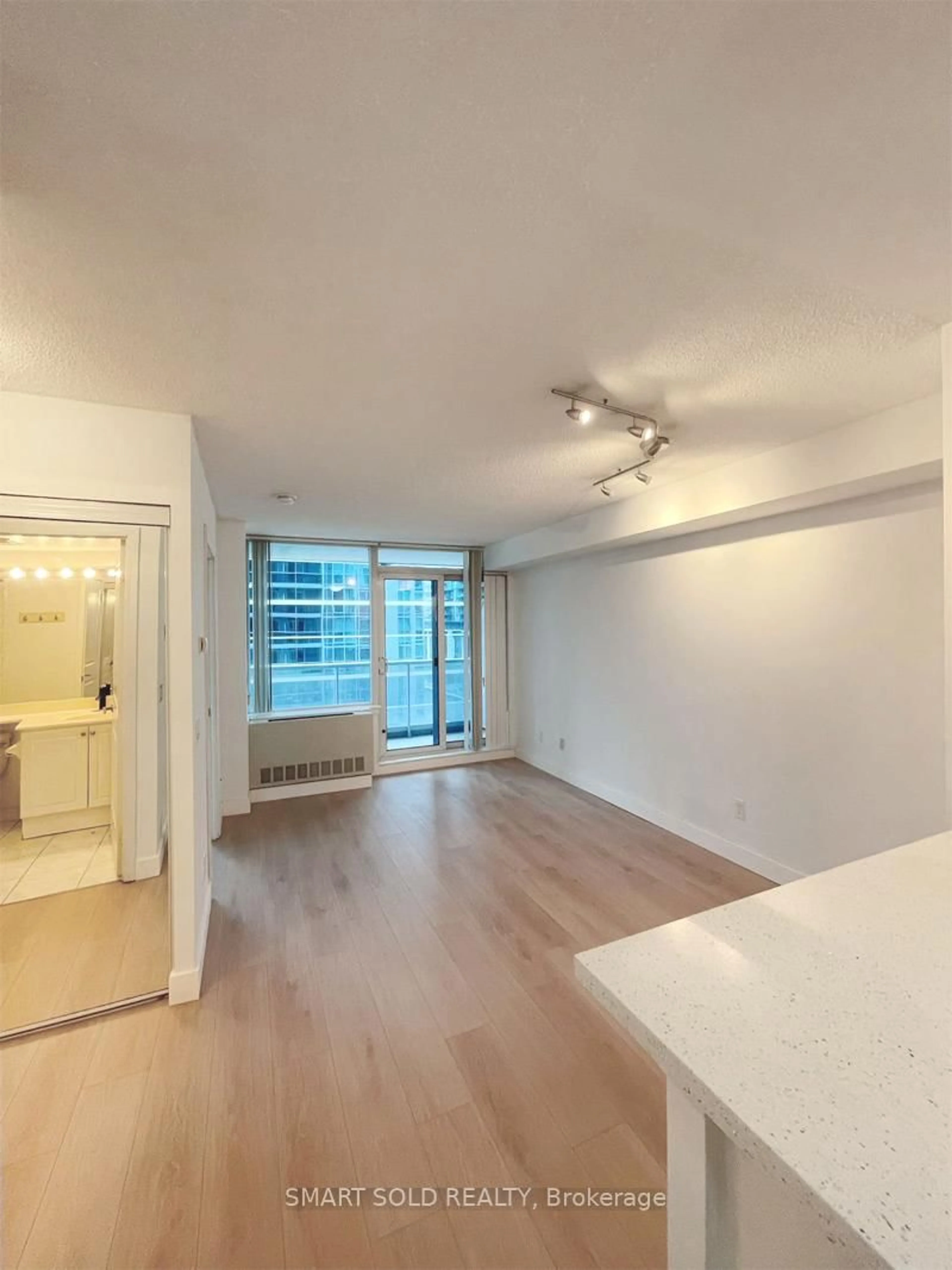 A pic of a room for 4978 Yonge St #811, Toronto Ontario M2N 7G8