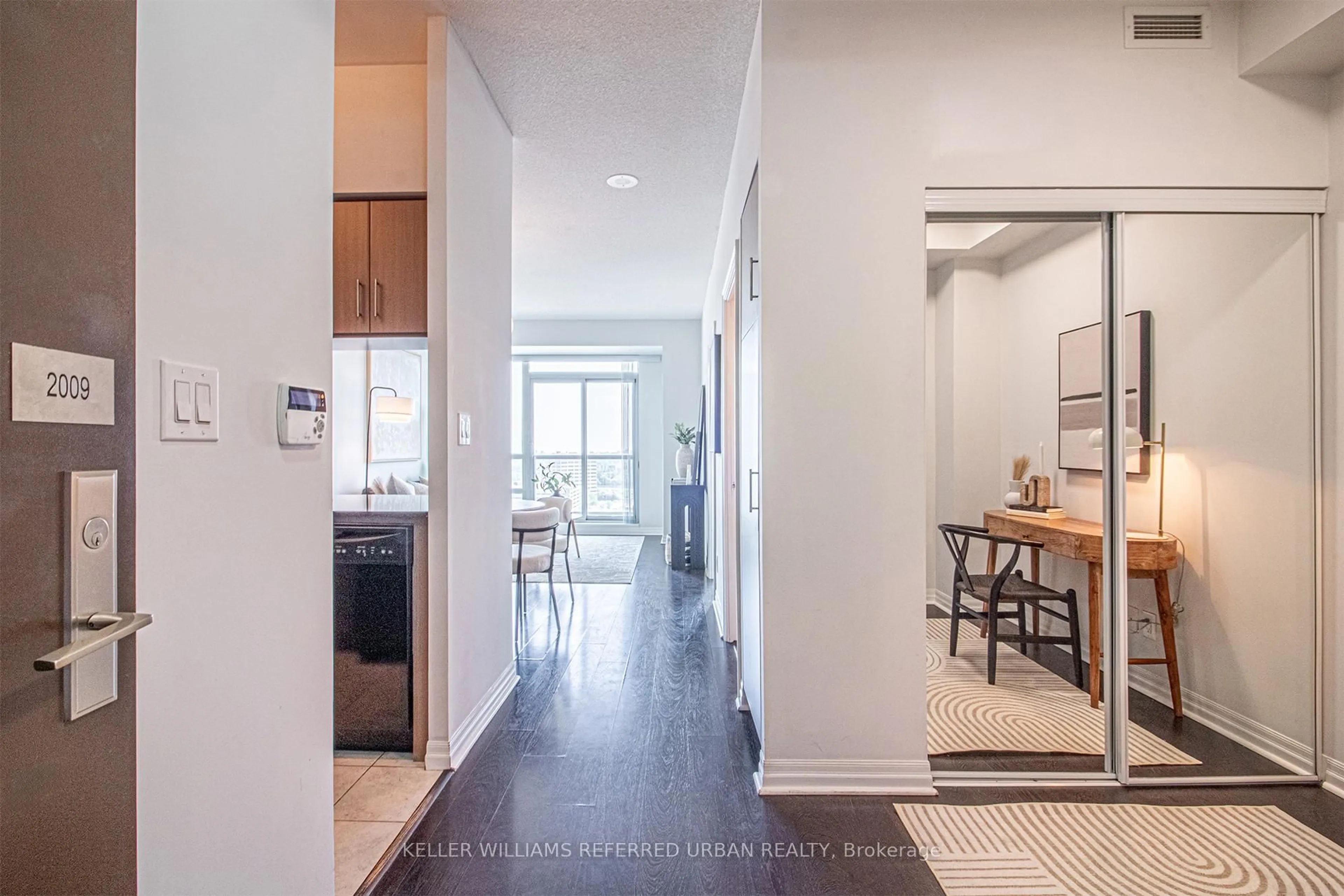 Indoor entryway for 30 Herons Hill Way #2009, Toronto Ontario M2J 0A7