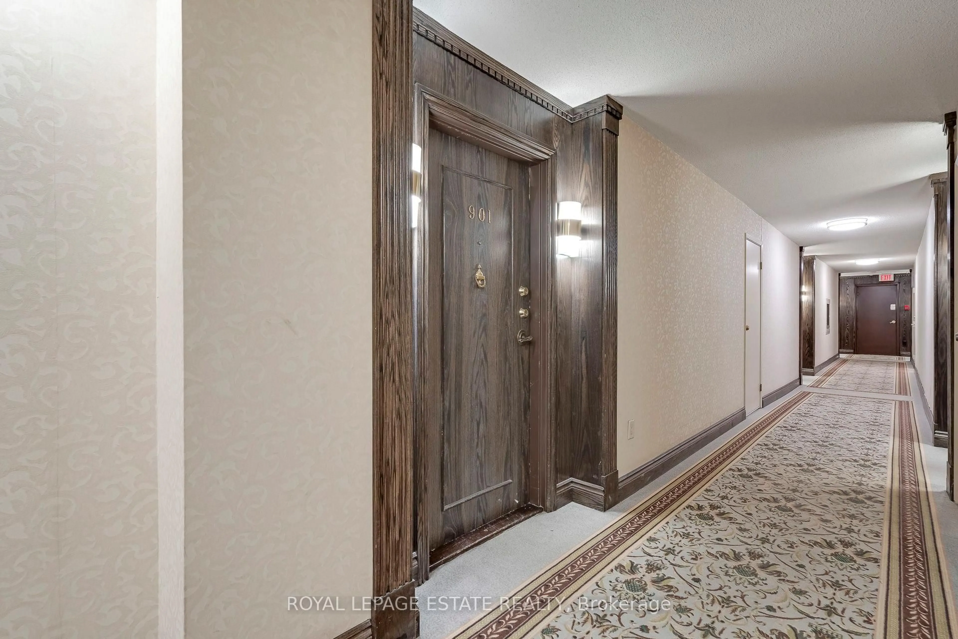 Indoor foyer for 1555 Finch Ave #901, Toronto Ontario M2J 4X9