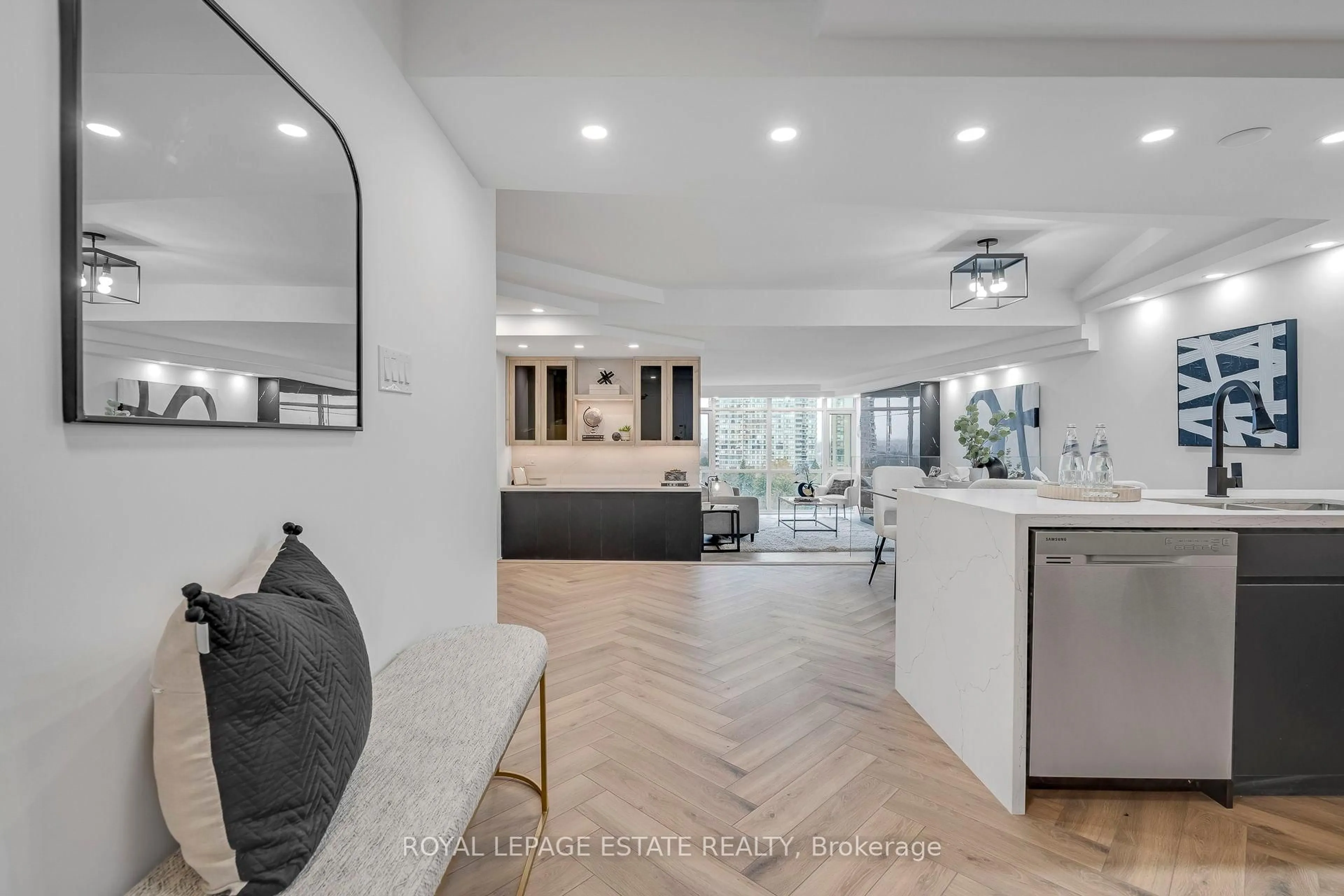 Open concept kitchen, ceramic/tile floor for 1555 Finch Ave #901, Toronto Ontario M2J 4X9