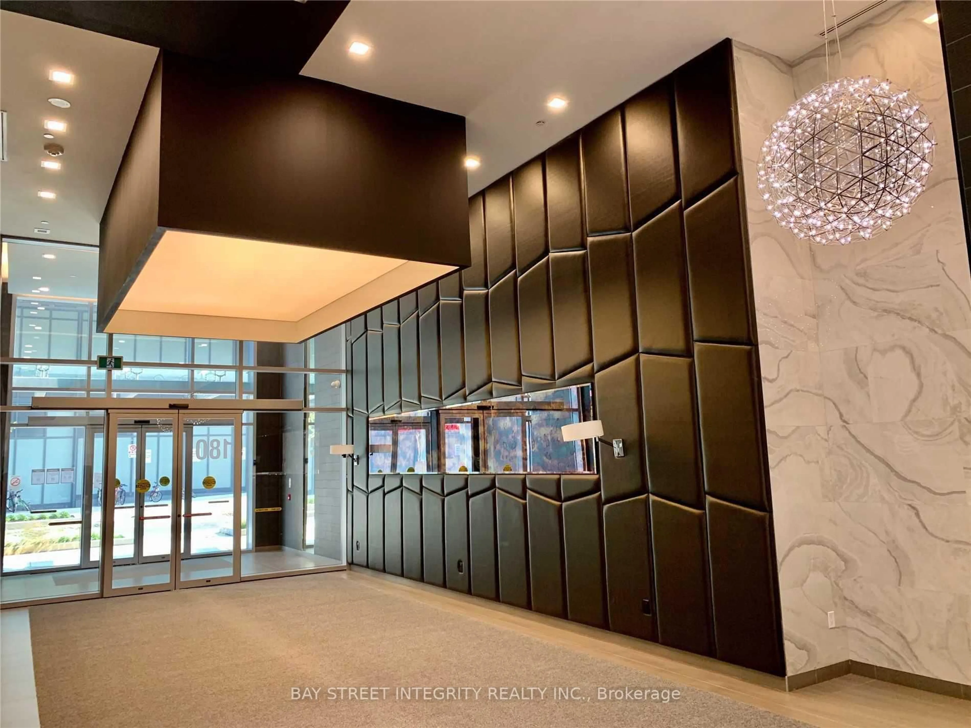 Indoor foyer for 5180 Yonge St #2206, Toronto Ontario M2N 0K5
