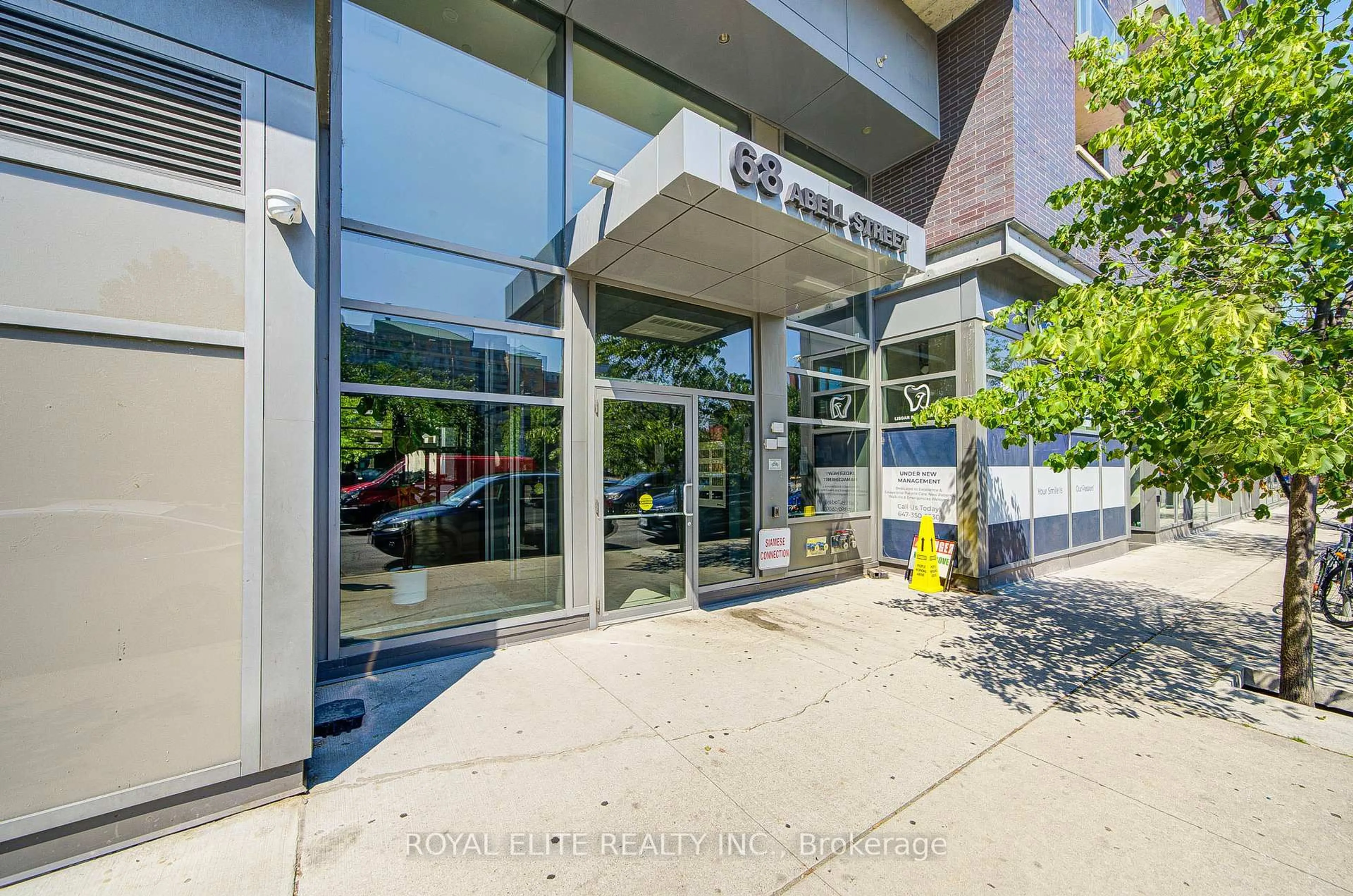 Indoor foyer for 68 Abell St #728, Toronto Ontario M6J 0B1