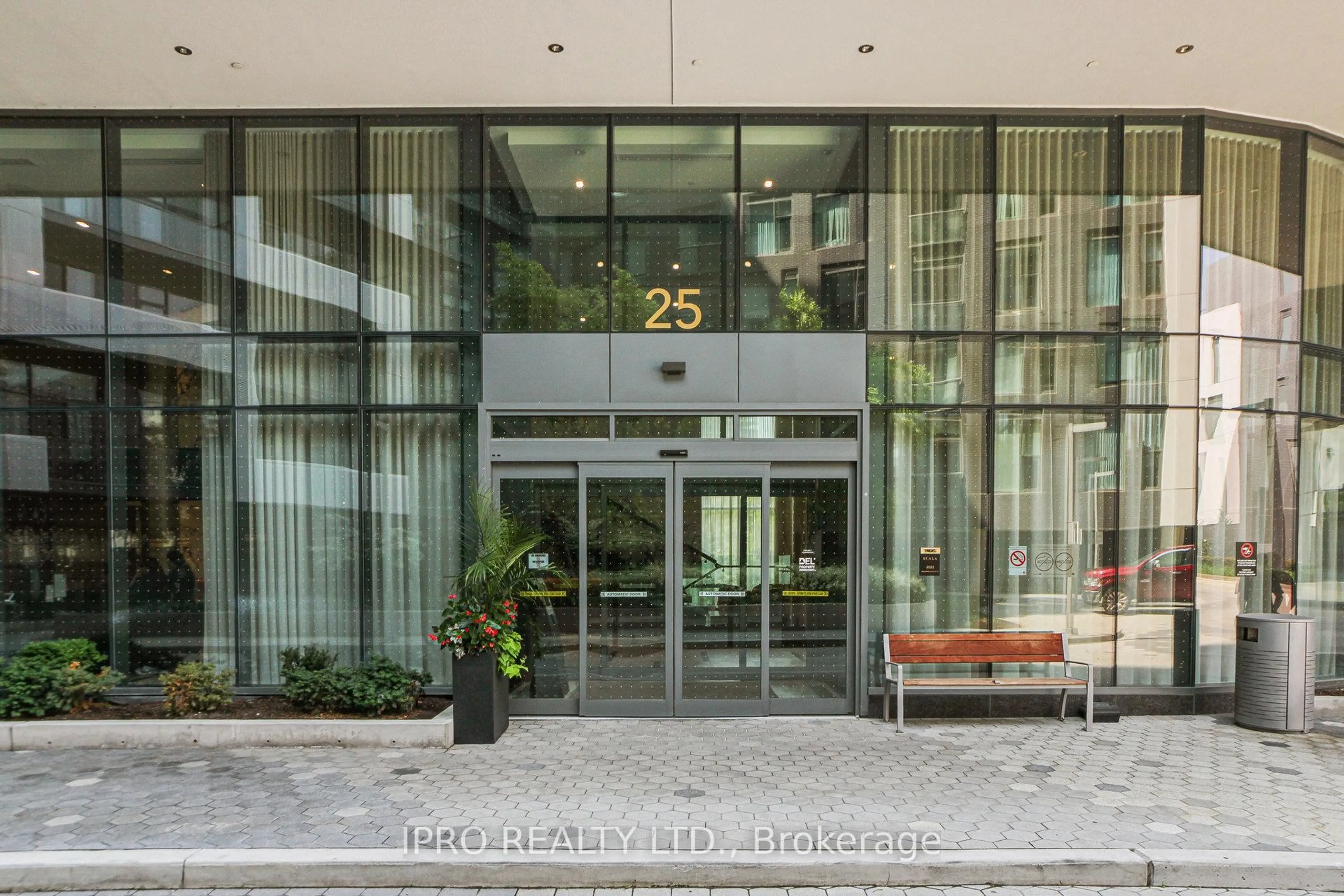 Indoor foyer for 25 Adra Grado Way #243, Toronto Ontario M2J 0H6