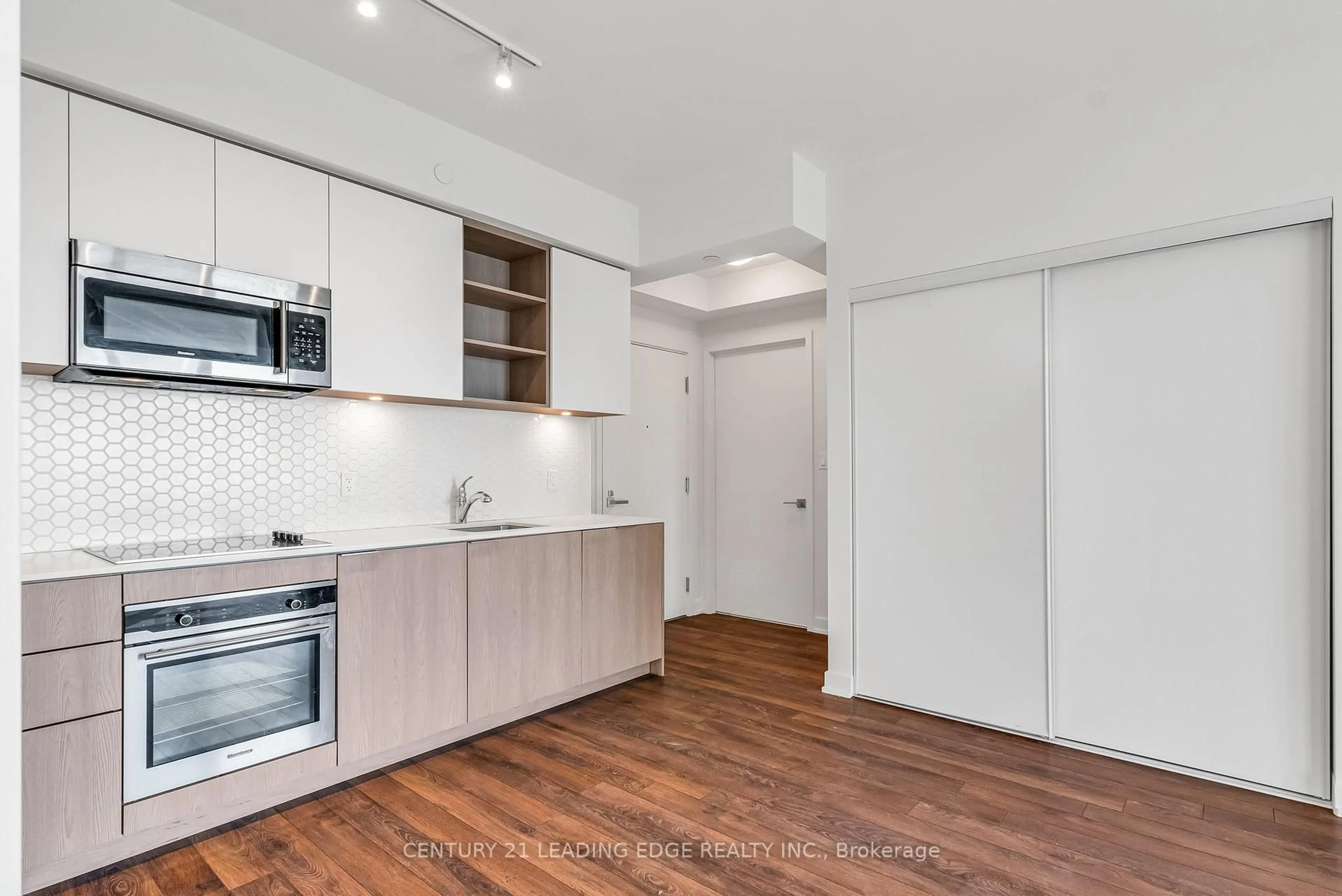 Standard kitchen, unknown for 50 Ordnance St #1512, Toronto Ontario M6K 0C9