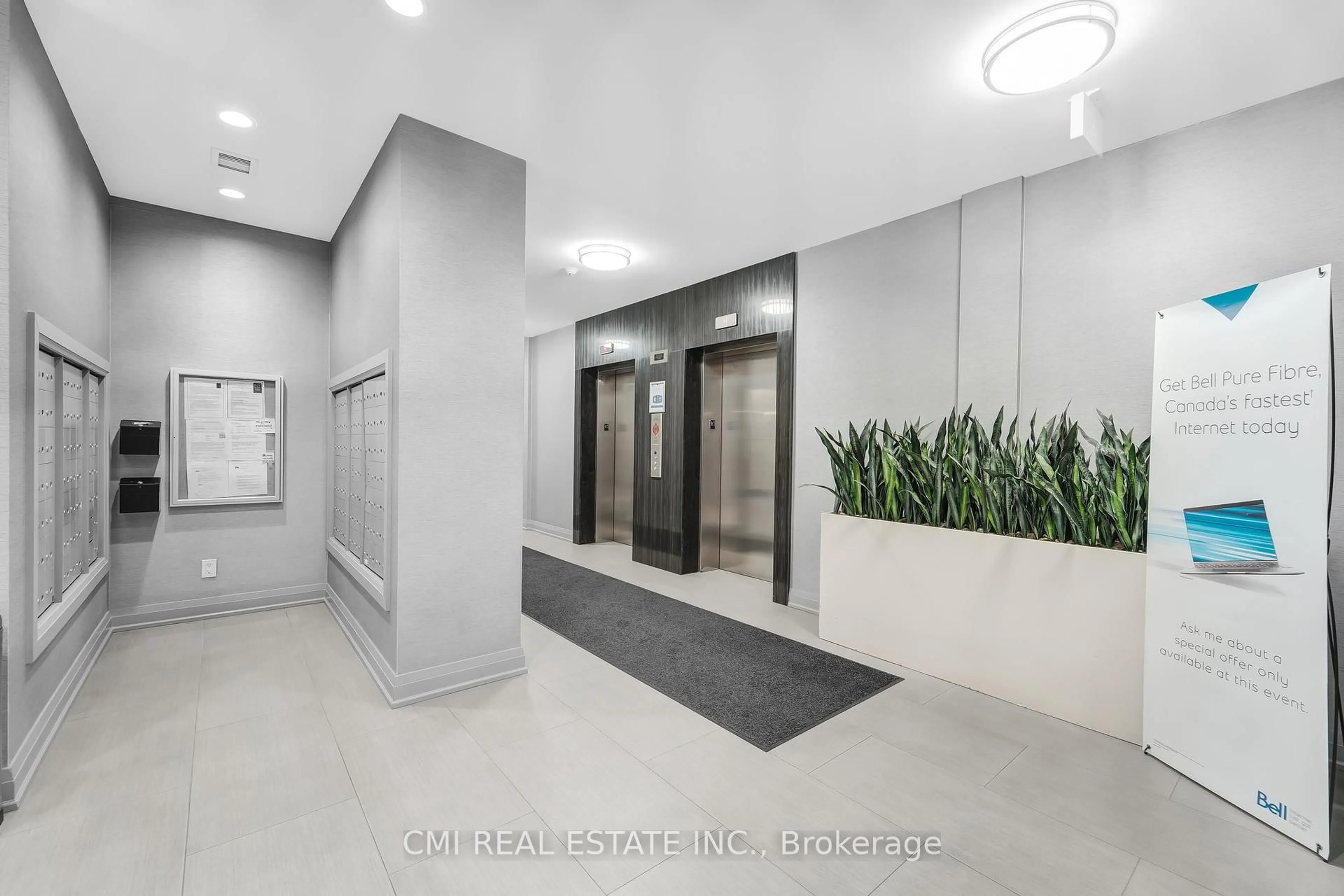 Indoor foyer for 17 Kenaston Gdns #509, Toronto Ontario M2K 0B9