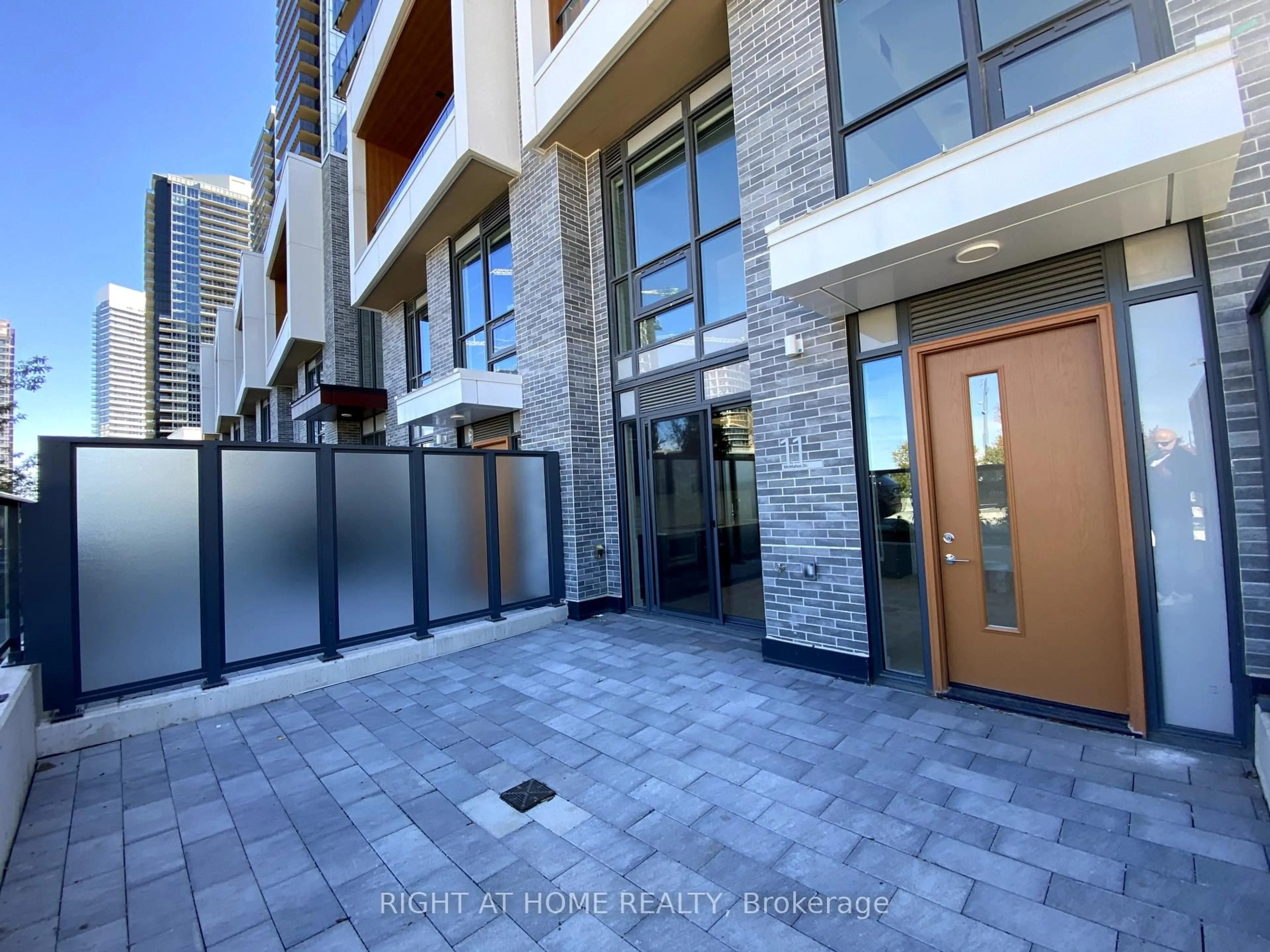 Indoor foyer for 11 McMahon Dr #106, Toronto Ontario M2K 1H8