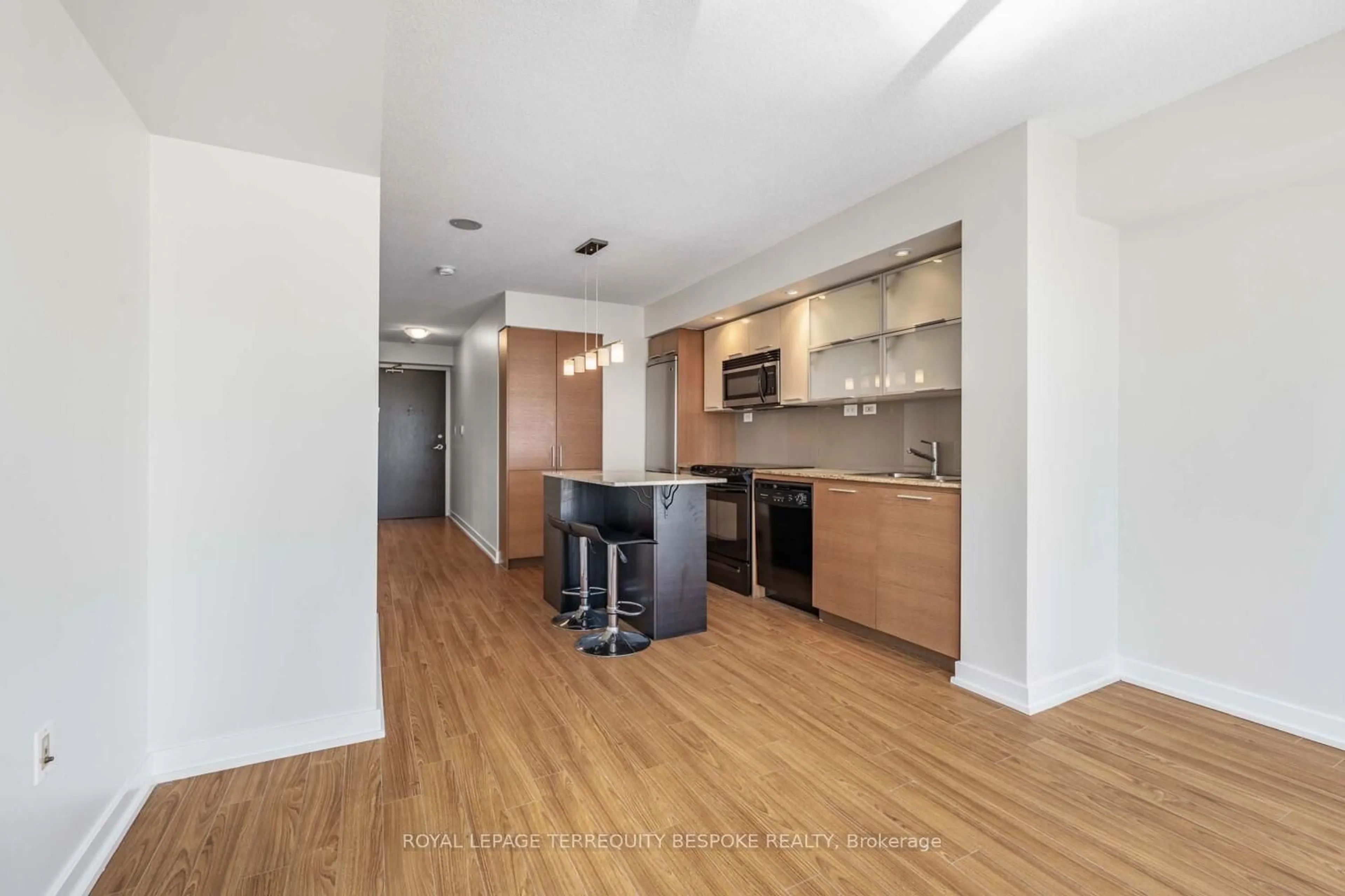 Standard kitchen, wood/laminate floor for 25 Capreol Crt #2102, Toronto Ontario M5V 3Z7