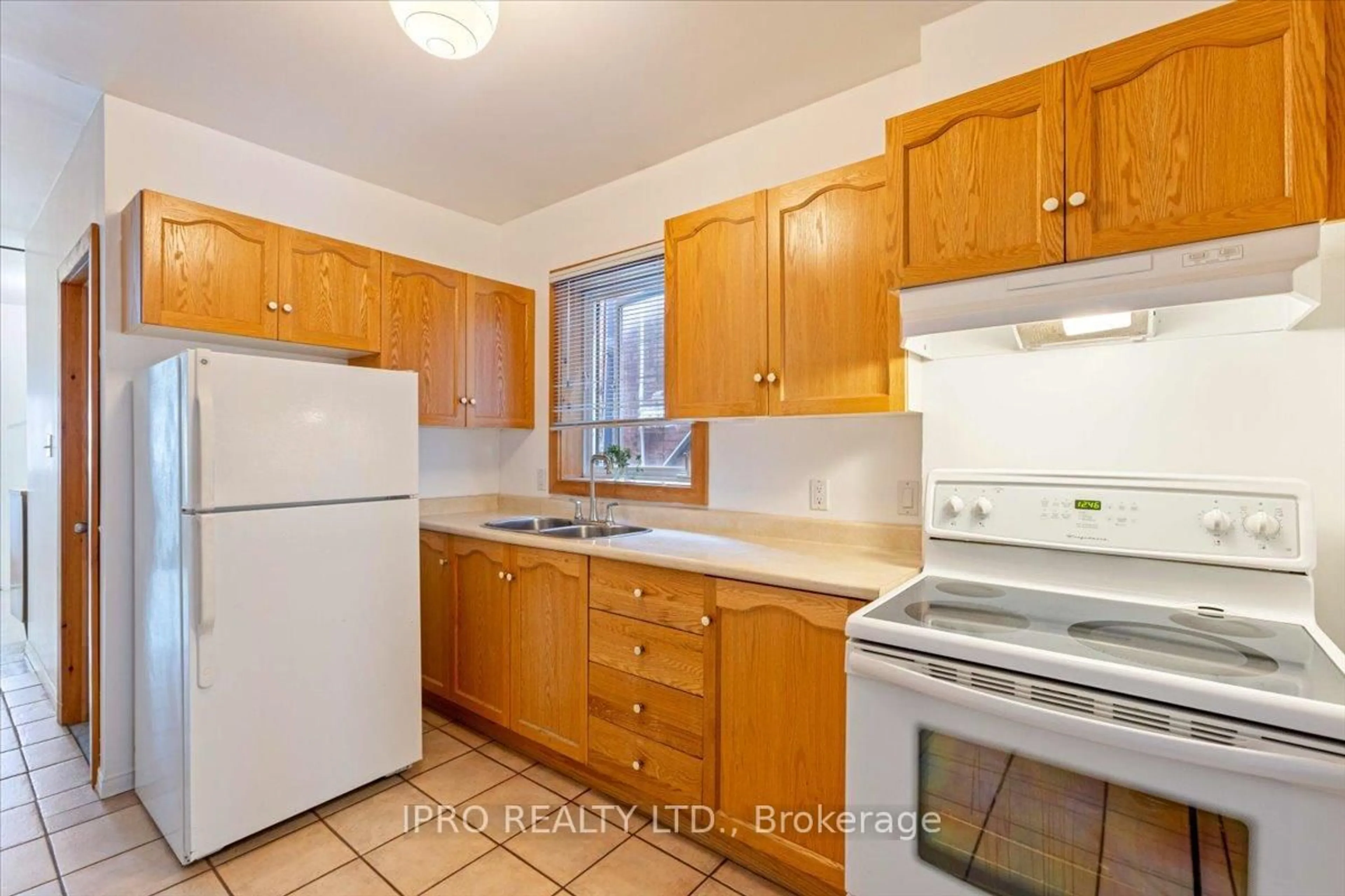 Standard kitchen, unknown for 16 Fisher St, Toronto Ontario M6K 1V8
