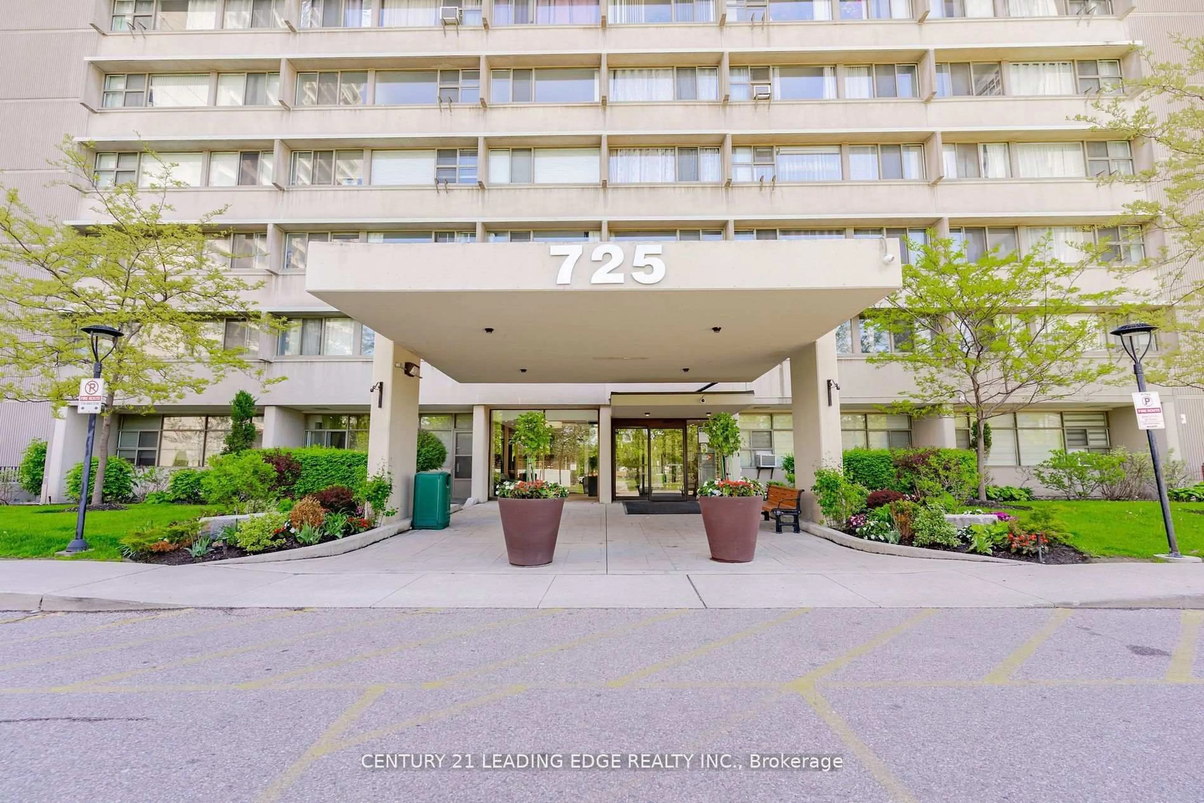 Indoor foyer for 725 Don Mills Rd #1206, Toronto Ontario M3C 1S6