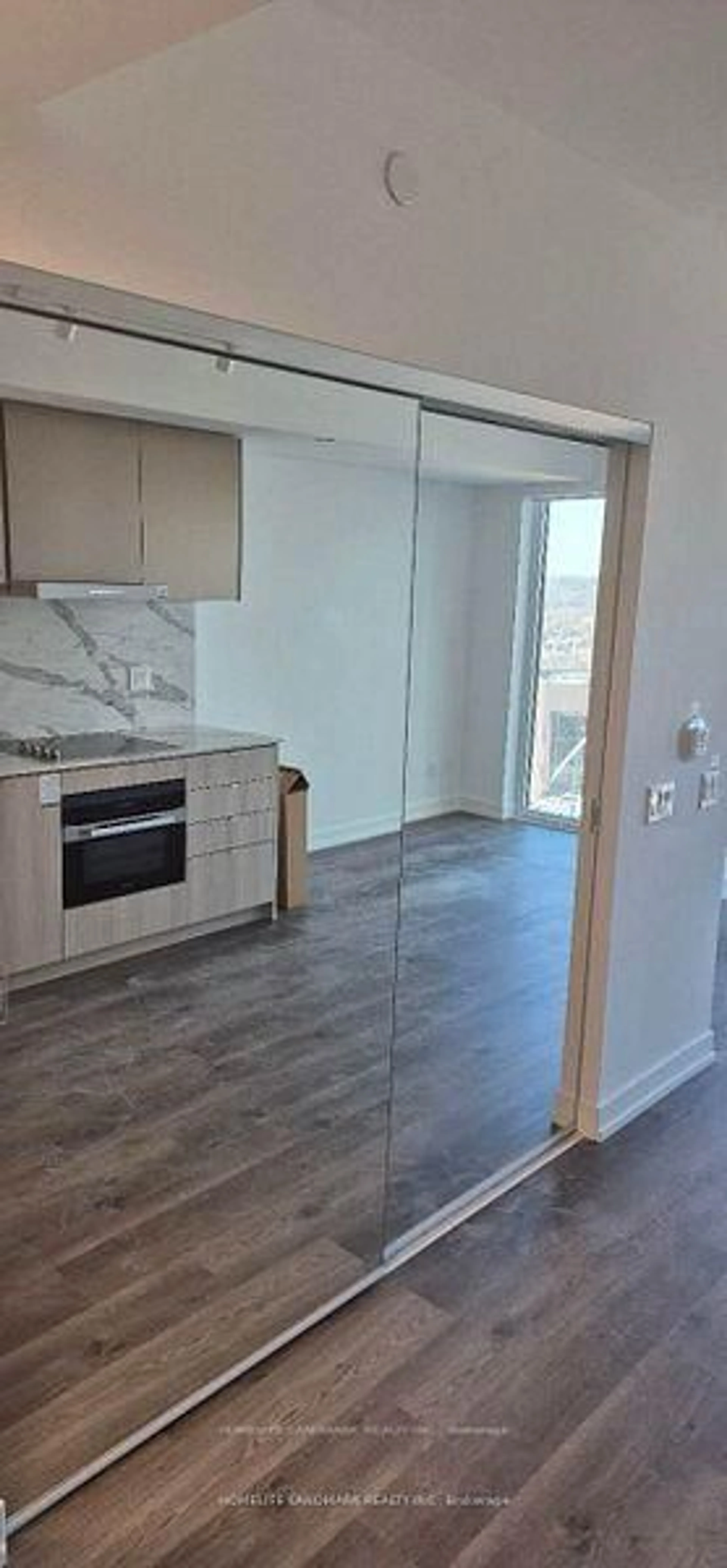 Unknown for 771 Yonge St #1807, Toronto Ontario M4W 2G4