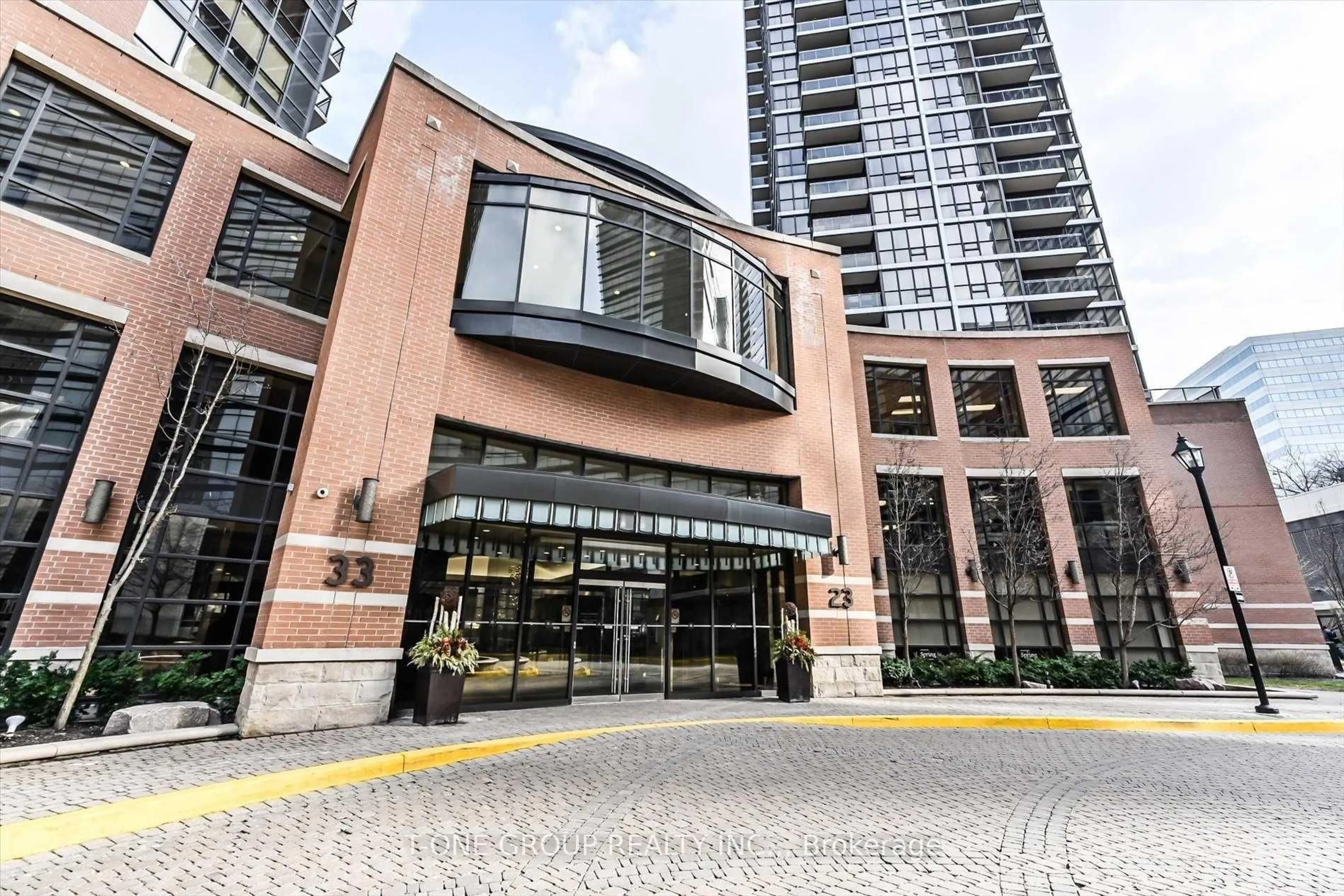 Indoor foyer for 33 Sheppard Ave #201, Toronto Ontario M2N 7K1