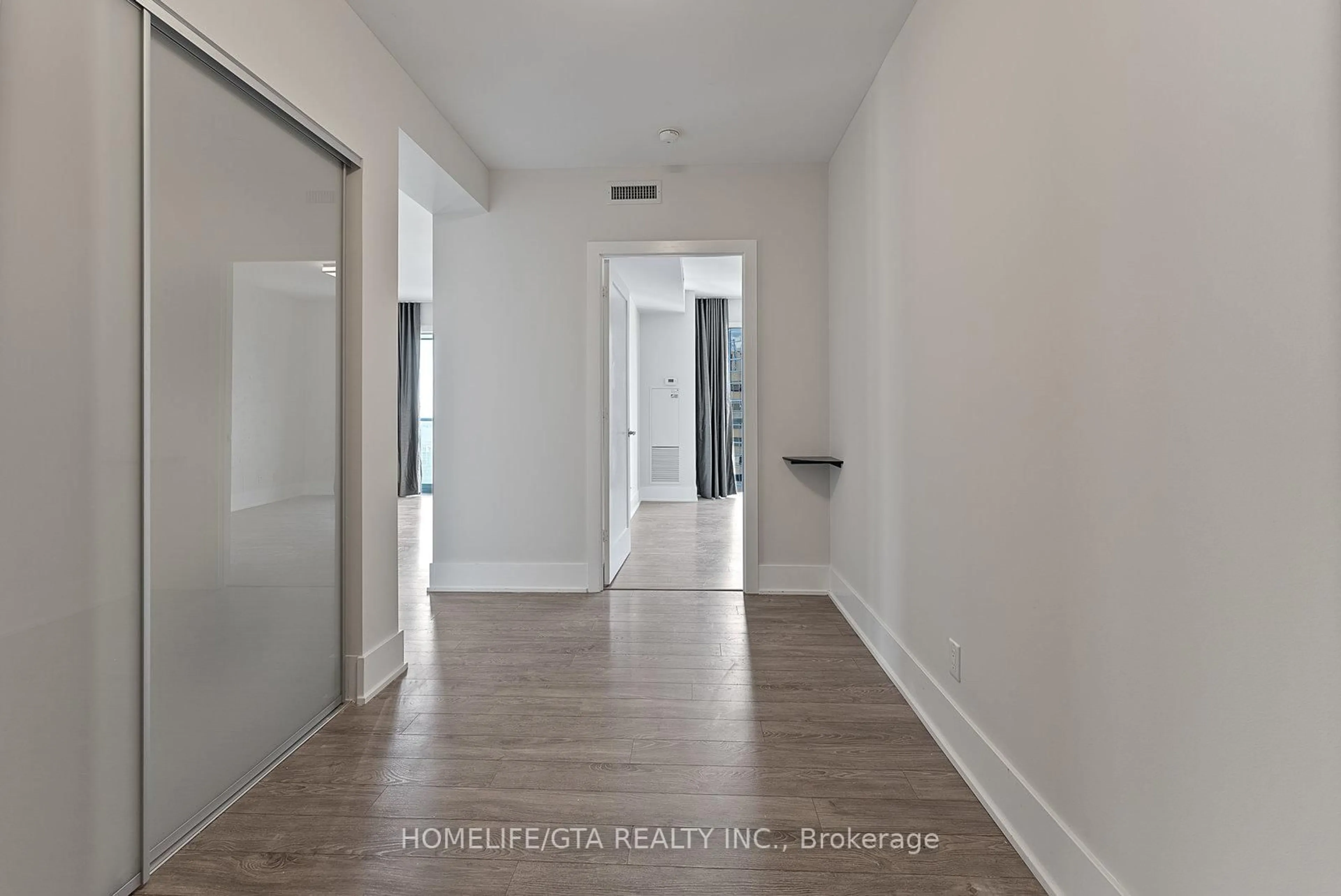 Indoor entryway for 300 Front St #1811, Toronto Ontario M5V 0E9