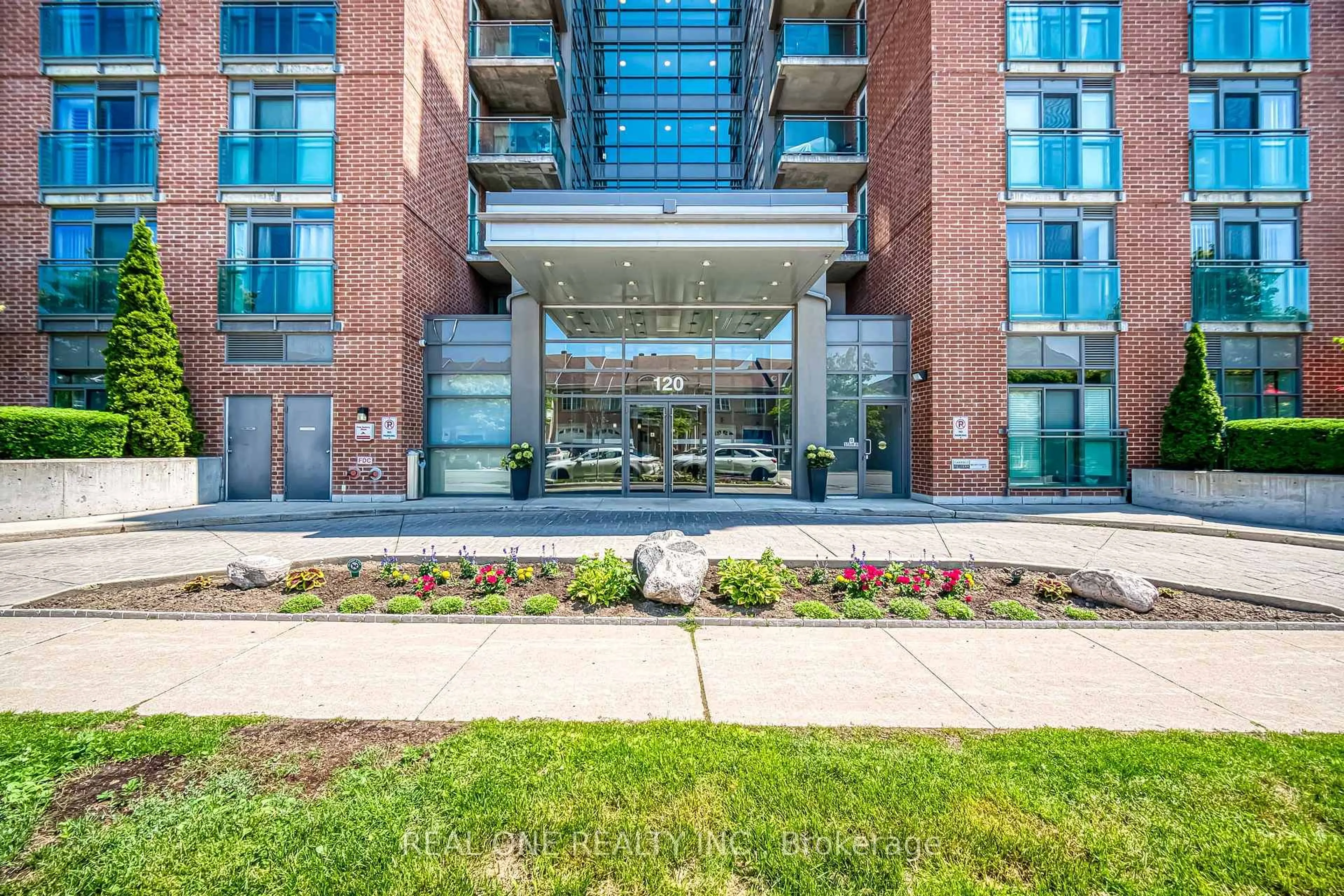 Indoor foyer for 120 Dallimore Circ #723, Toronto Ontario M3C 4C5