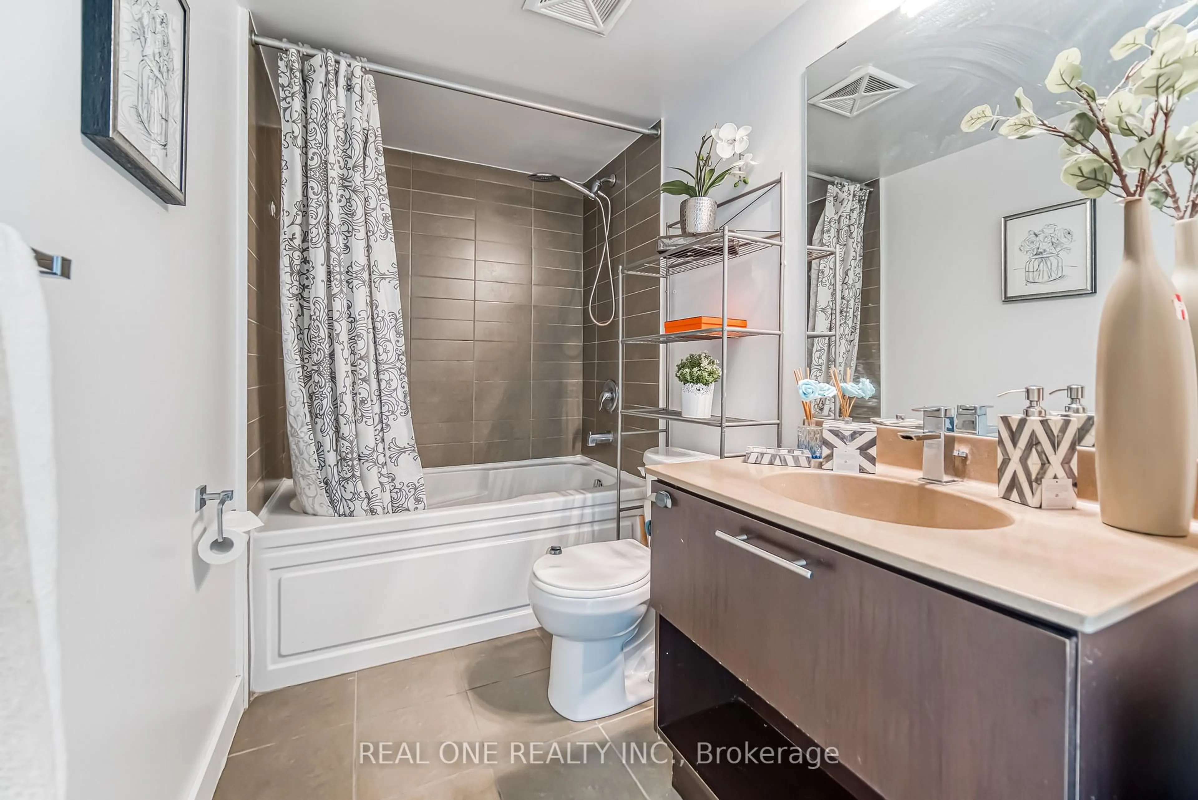 Contemporary bathroom, ceramic/tile floor for 120 Dallimore Circ #723, Toronto Ontario M3C 4C5