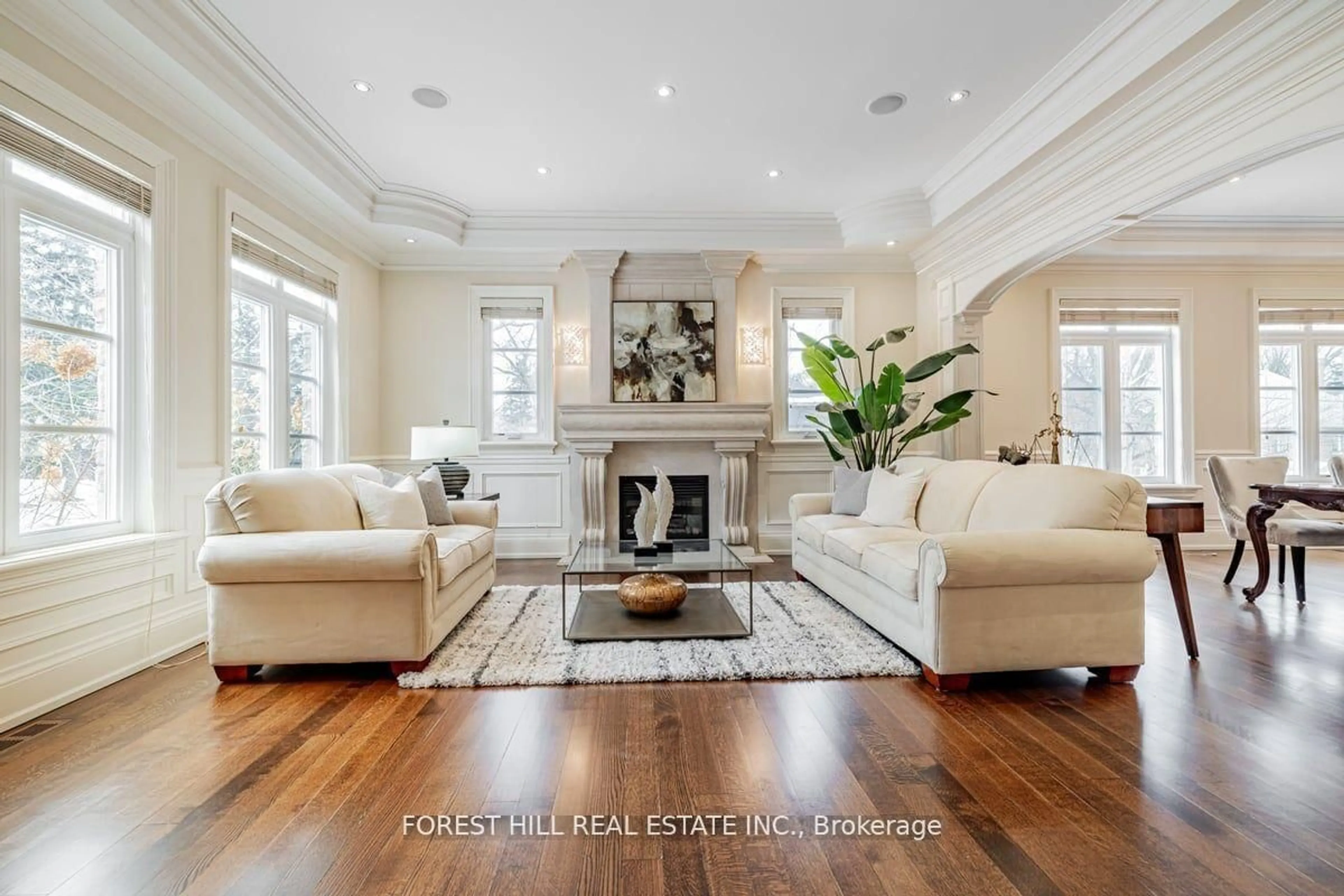 Living room with furniture, unknown for 139 Beechwood Ave, Toronto Ontario M2L 1J9