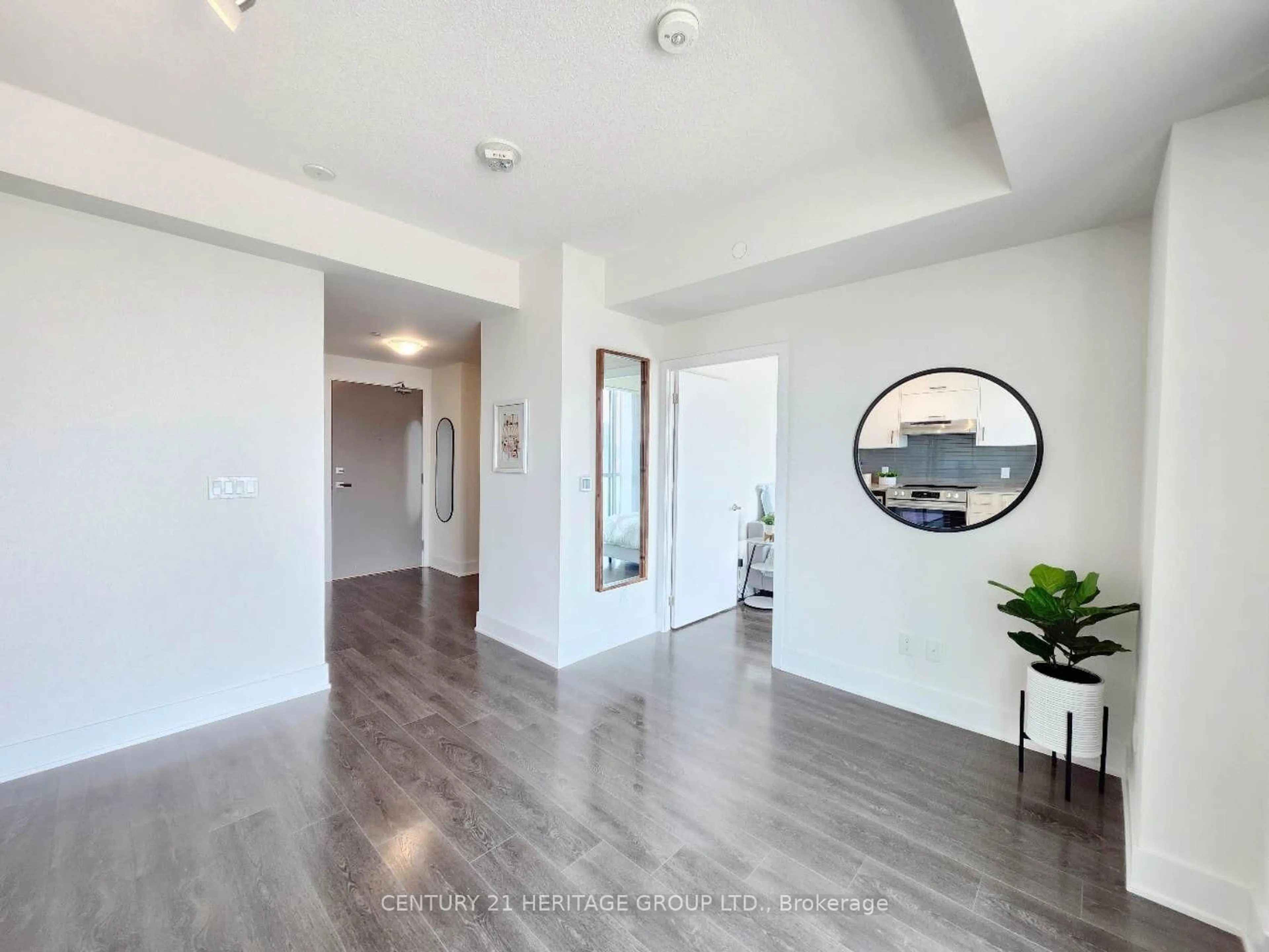 Indoor entryway for 188 Fairview Mall Dr #2112, Toronto Ontario M2J 0H7