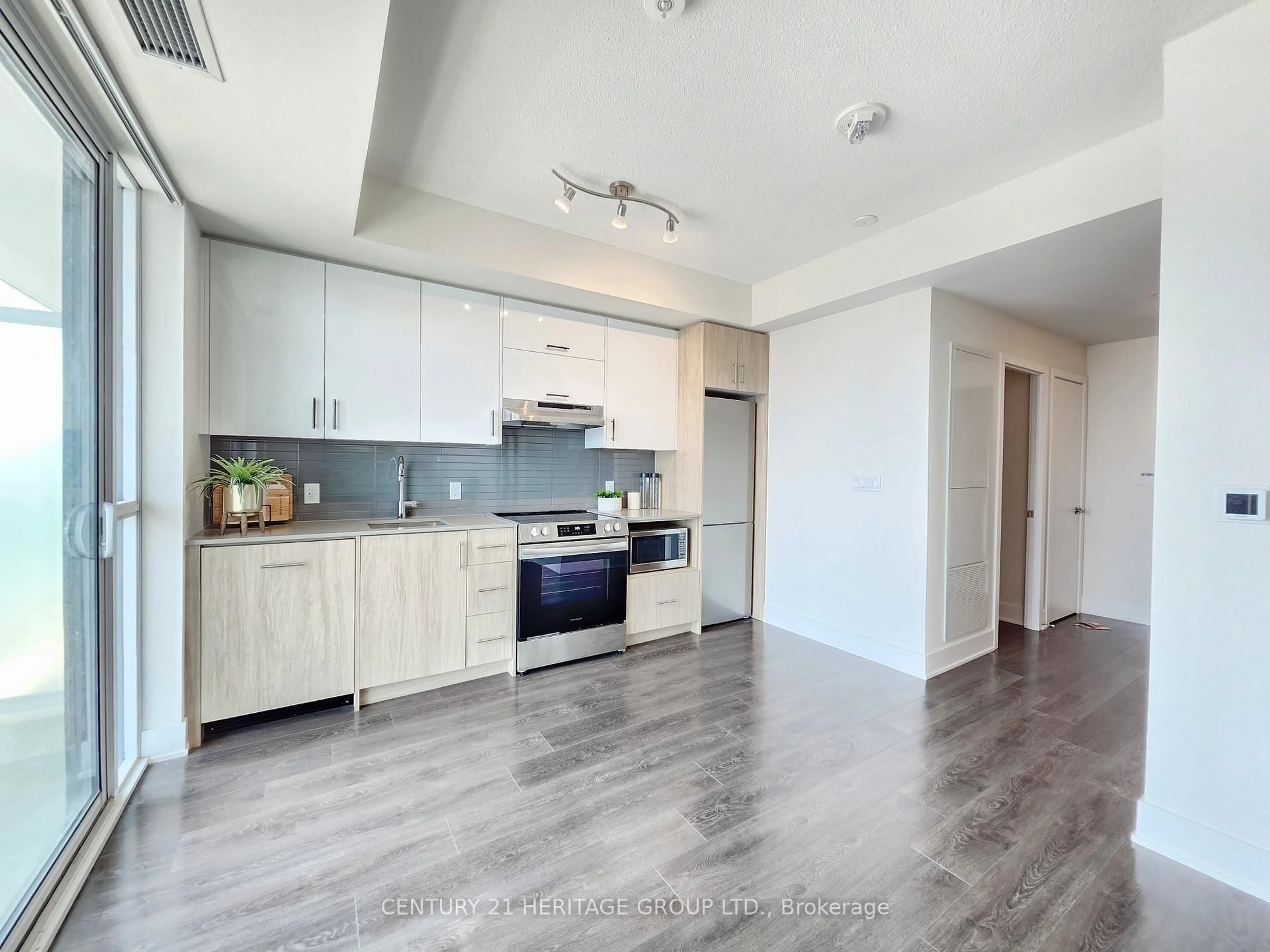 Open concept kitchen, wood/laminate floor for 188 Fairview Mall Dr #2112, Toronto Ontario M2J 0H7