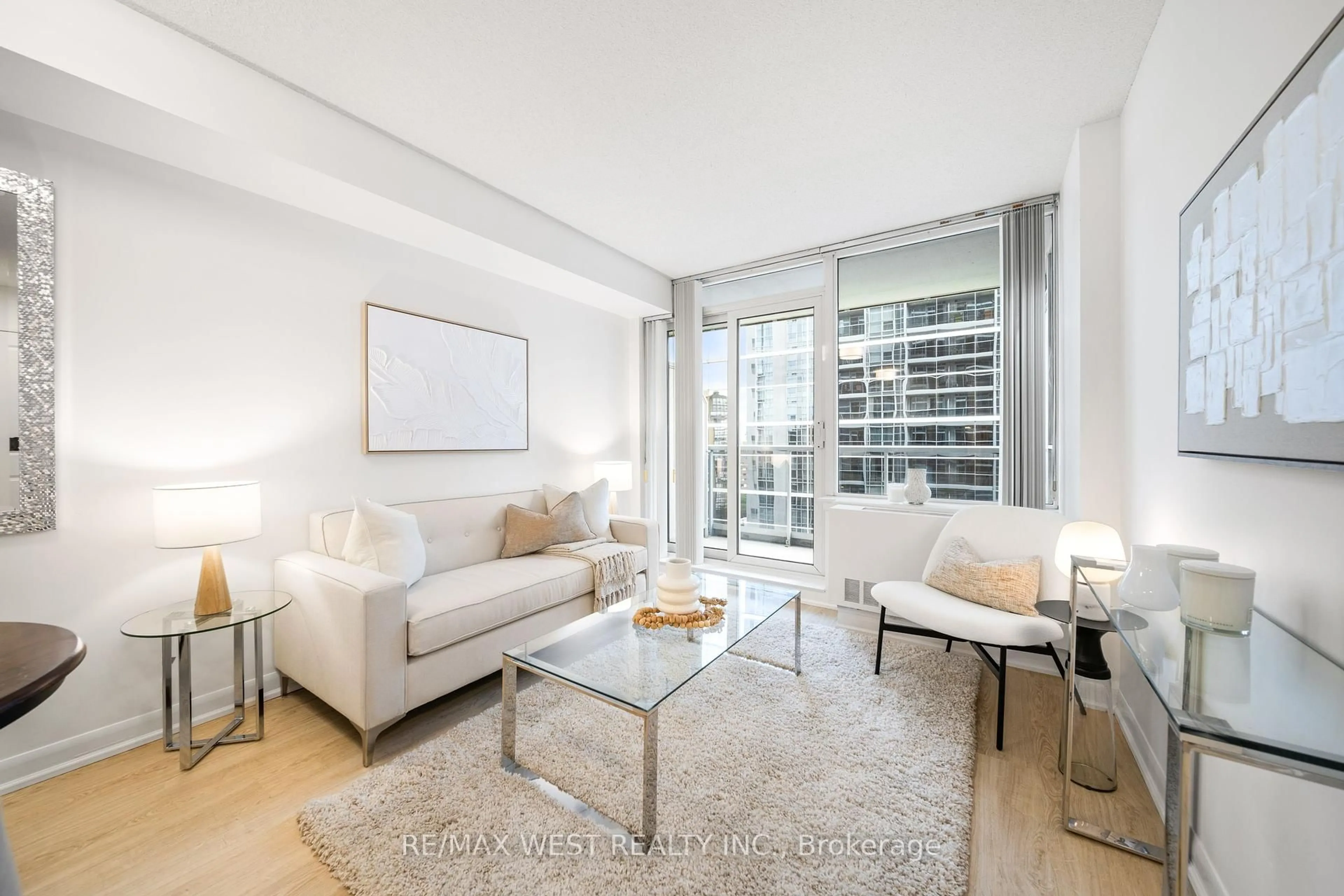 Living room with furniture, unknown for 4978 Yonge St #1912, Toronto Ontario M2N 7G8