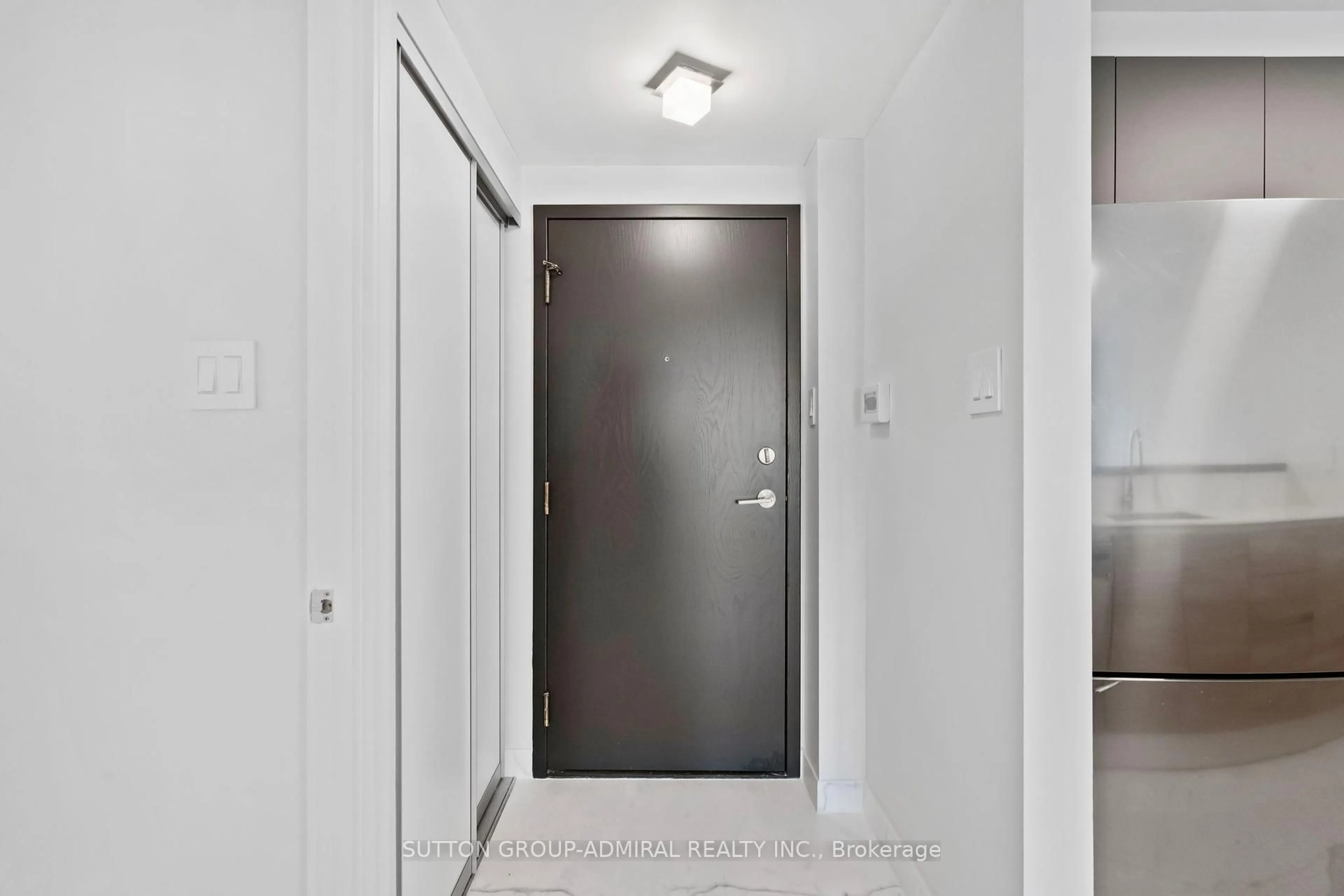 Indoor entryway for 10 Yonge St #1910, Toronto Ontario M5E 1R4