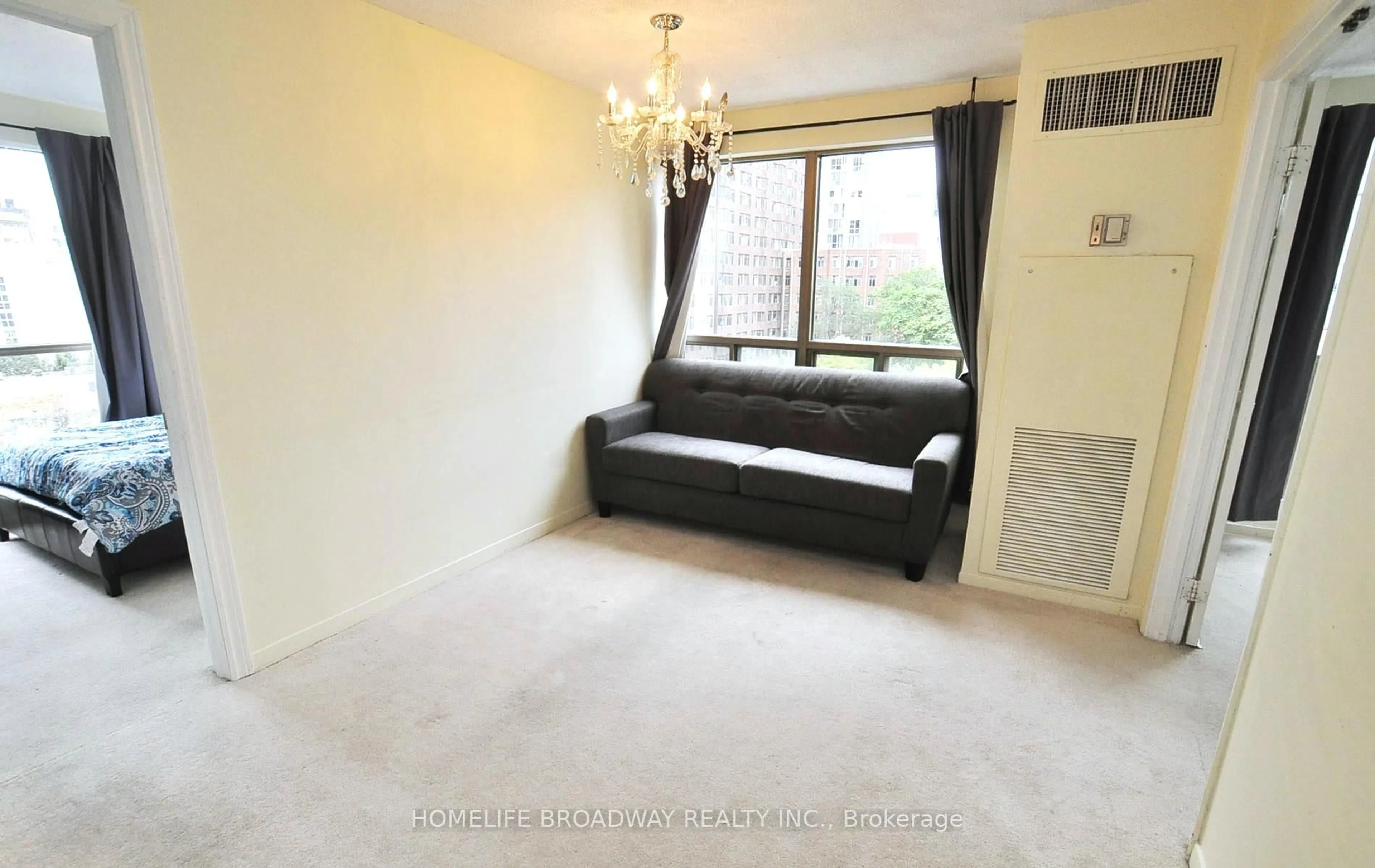 A pic of a room for 298 Jarvis St #707, Toronto Ontario M5B 2M4