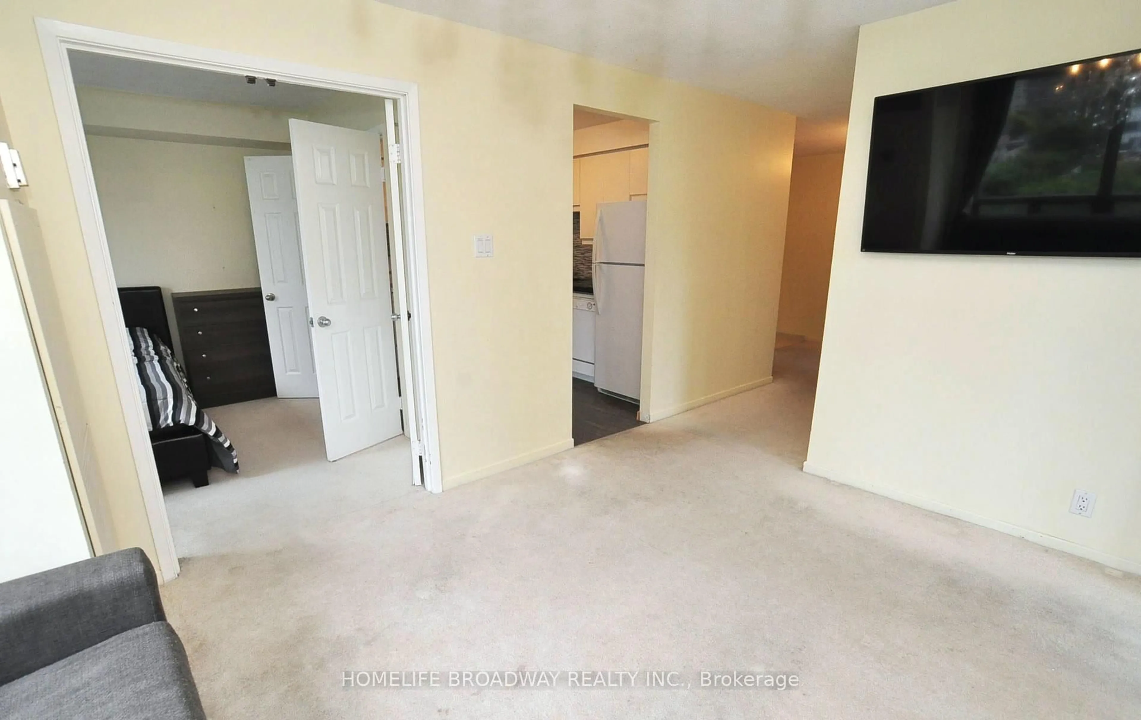 A pic of a room for 298 Jarvis St #707, Toronto Ontario M5B 2M4