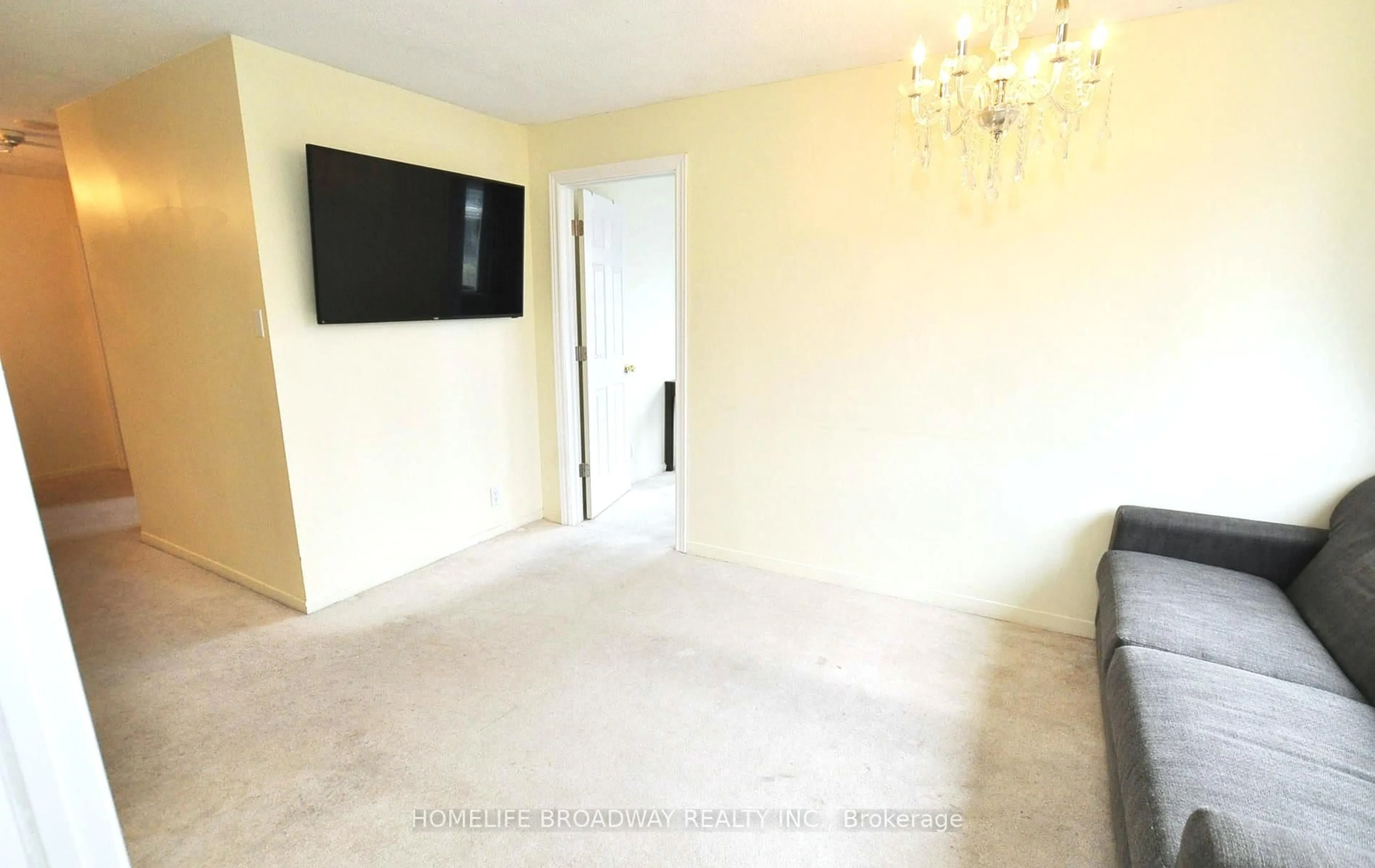 A pic of a room for 298 Jarvis St #707, Toronto Ontario M5B 2M4
