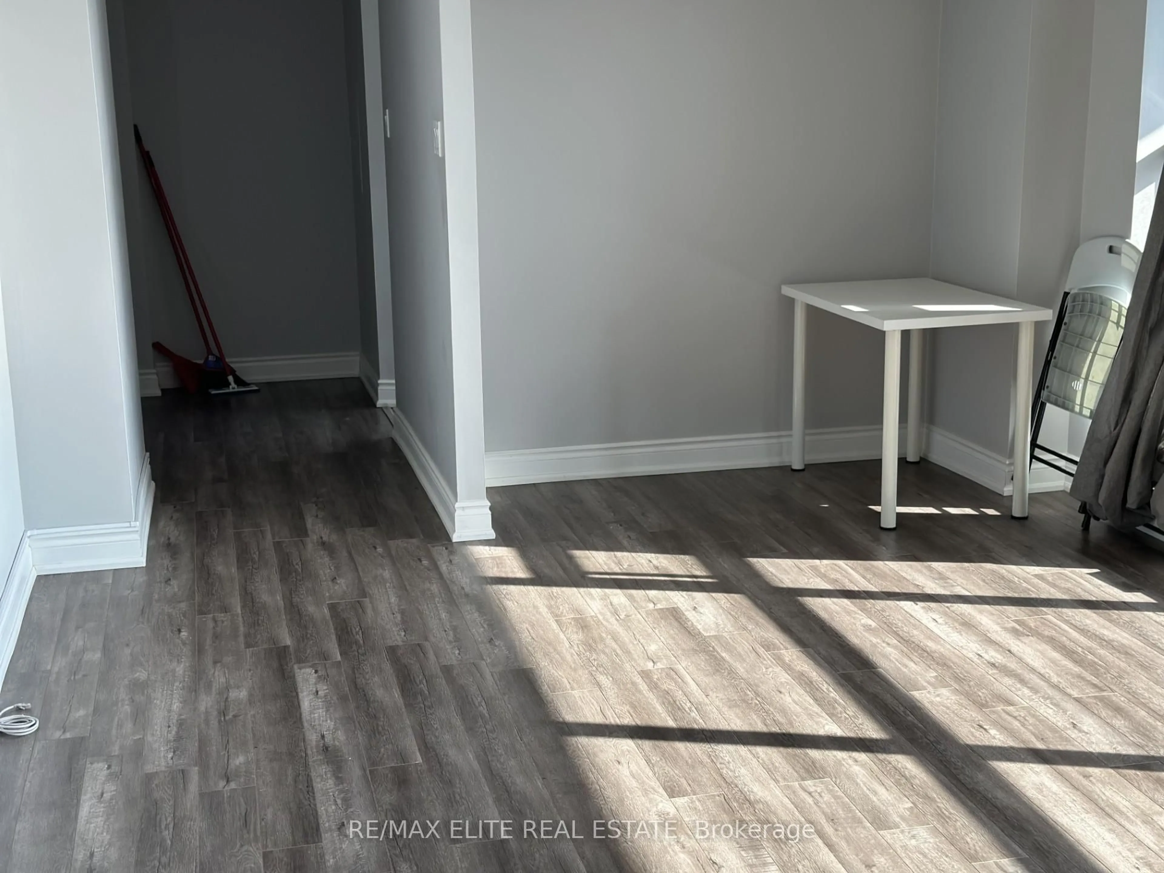 A pic of a room for 914 Yonge St #1212, Toronto Ontario M4W 3C8