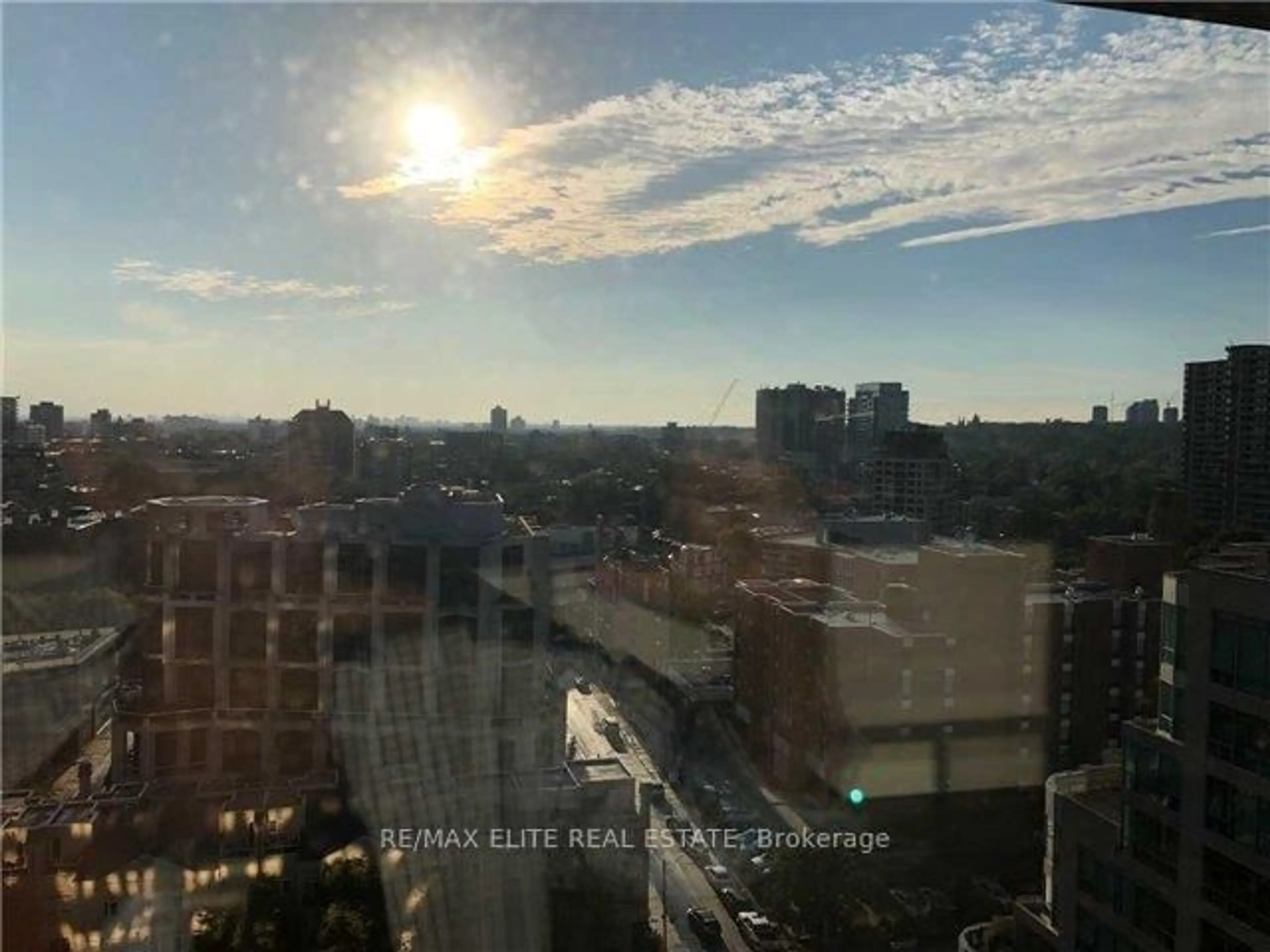 Blurry image for 914 Yonge St #1212, Toronto Ontario M4W 3C8