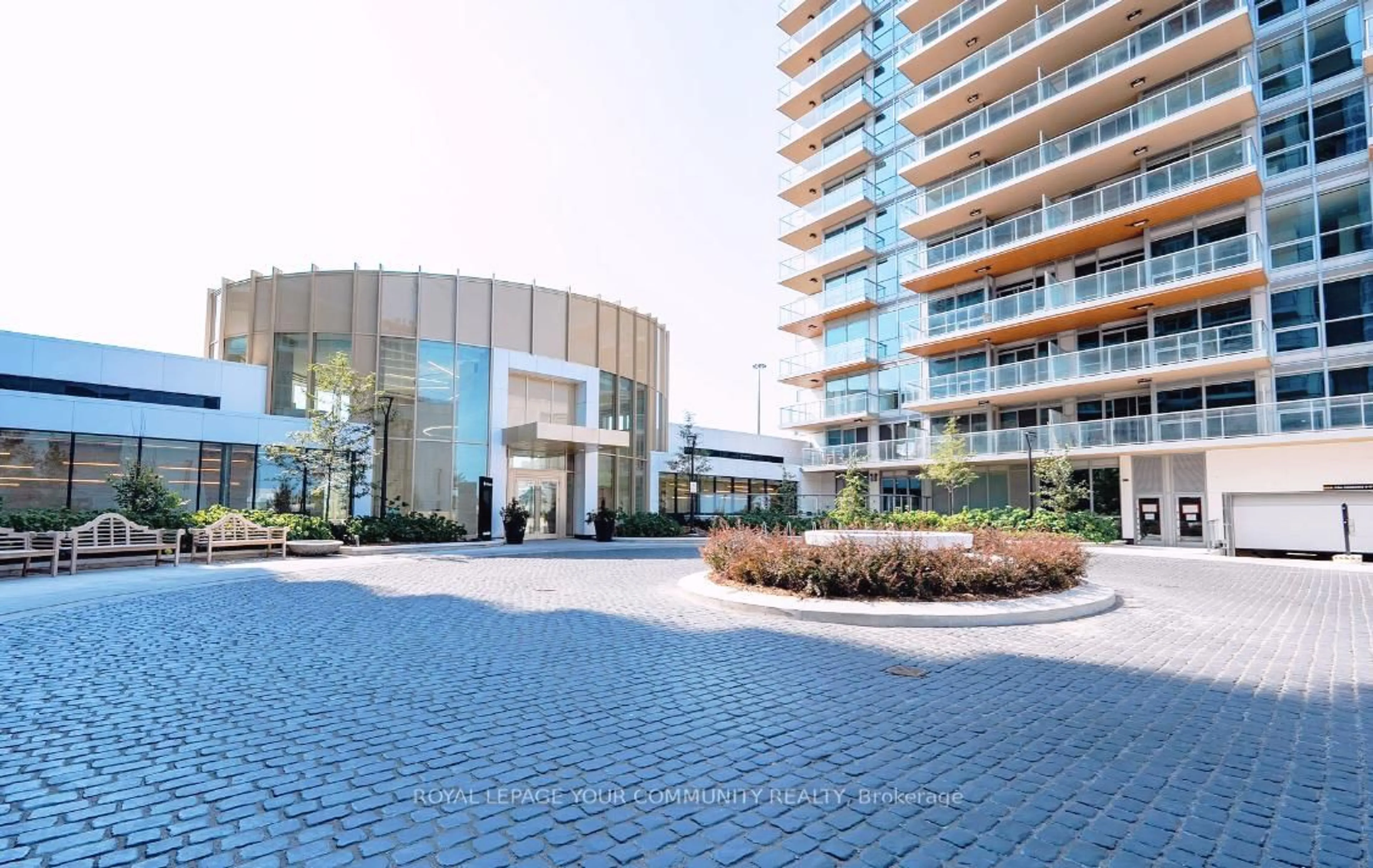 Indoor foyer for 27 McMahon Dr #2005, Toronto Ontario M2K 0J2