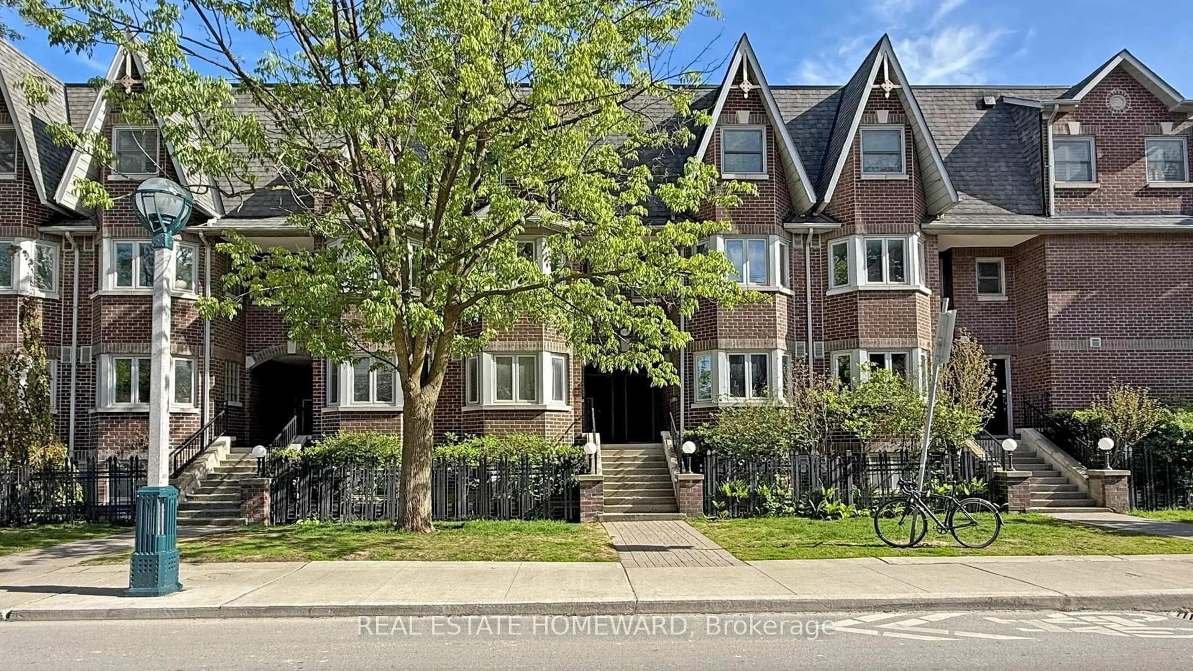 Home with brick exterior material, street for 895 Adelaide St #B, Toronto Ontario M6J 3T1